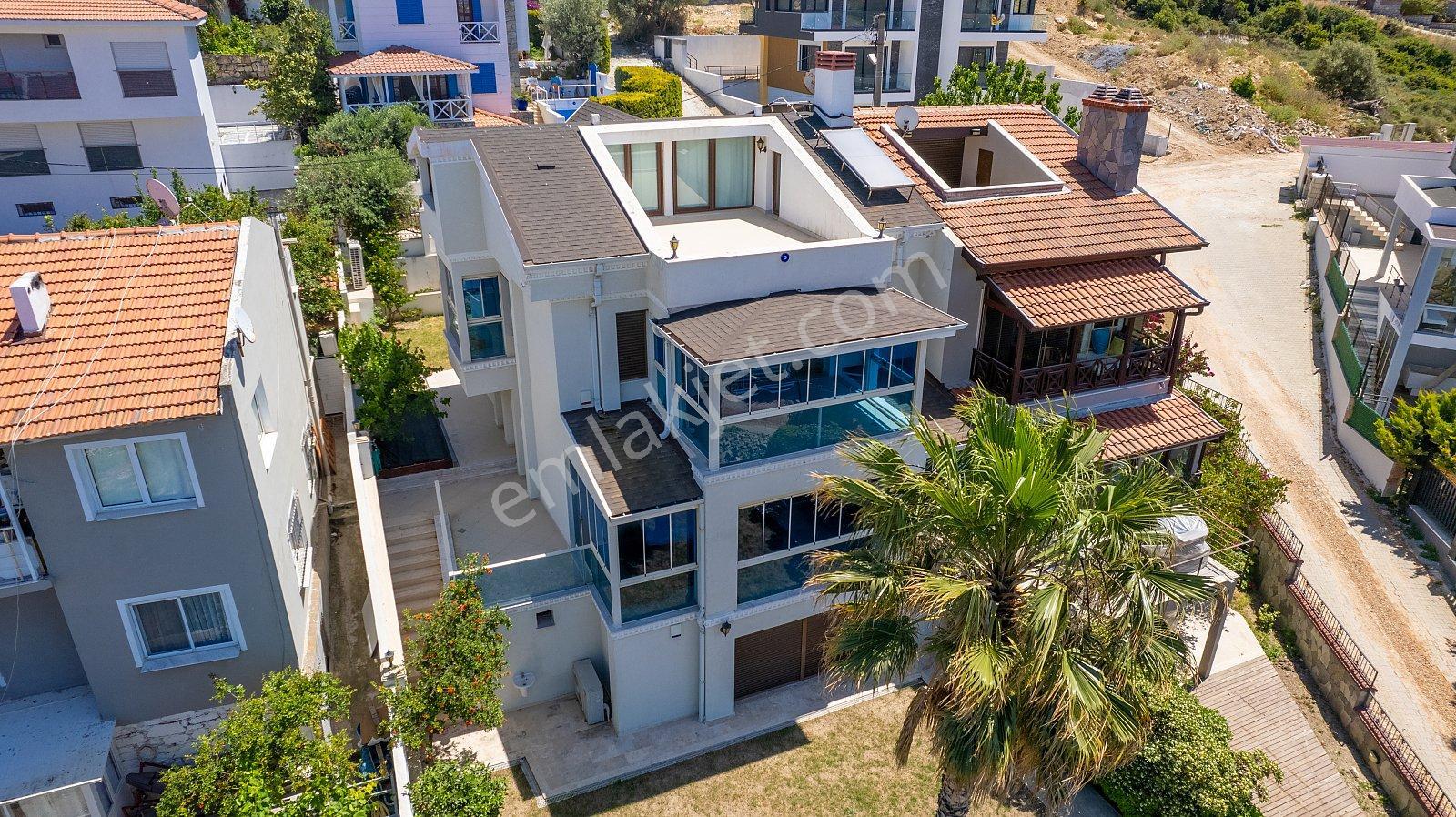 Çeşme Dalyan'da Marinaya Sıfır Deniz Manzaralı Eşyalı Villa - Görsel 21