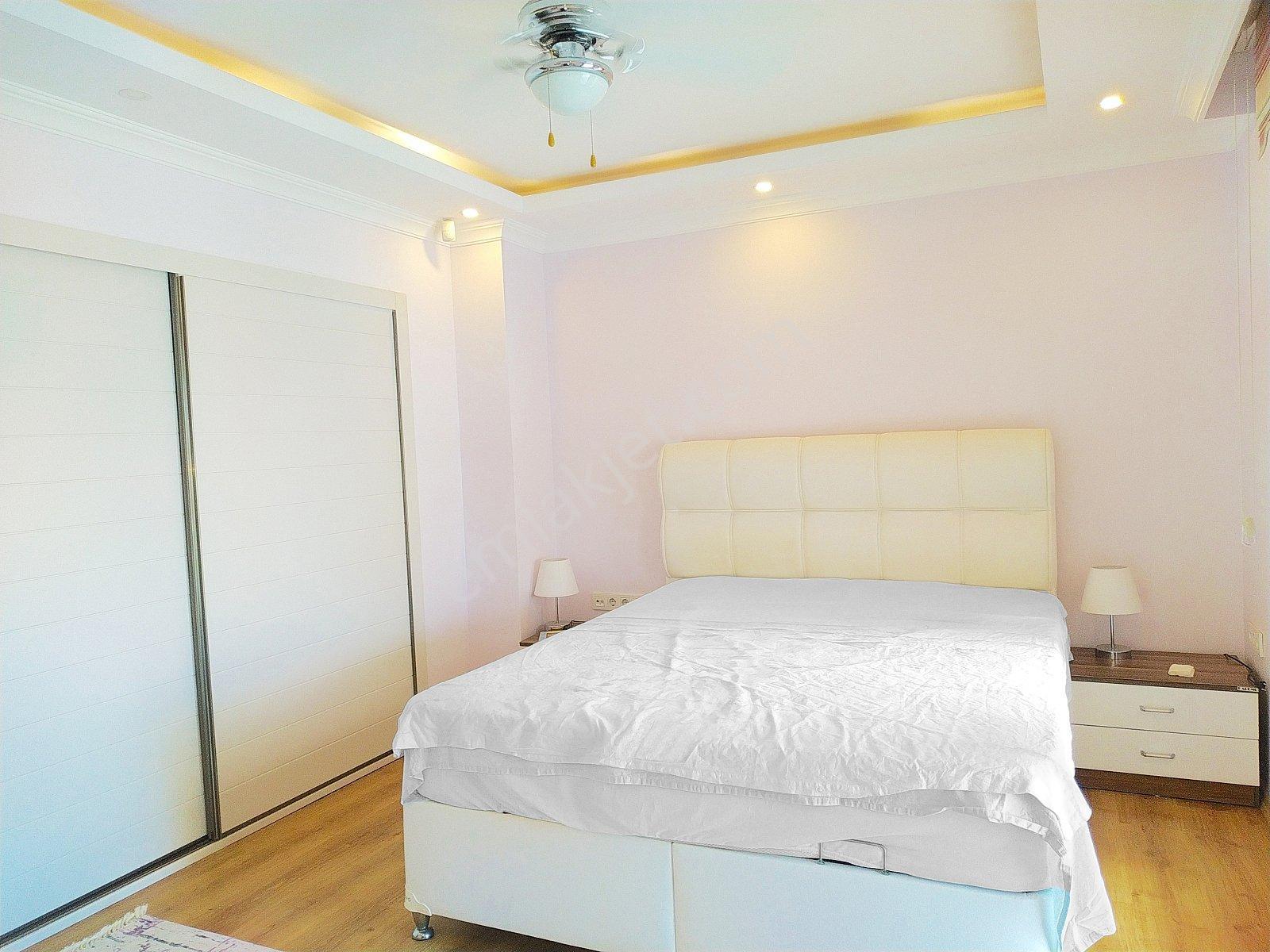 Çeşme Dalyan'da Marinaya Sıfır Deniz Manzaralı Eşyalı Villa - Görsel 9