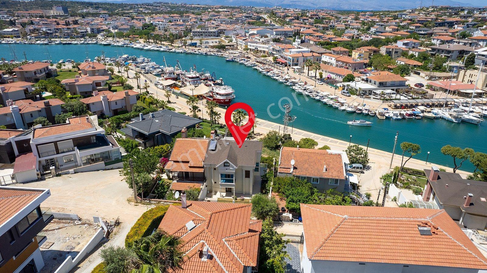 Çeşme Dalyan'da Marinaya Sıfır Deniz Manzaralı Eşyalı Villa - Görsel 19