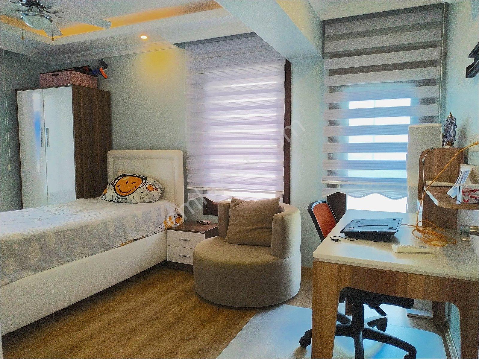 Çeşme Dalyan'da Marinaya Sıfır Deniz Manzaralı Eşyalı Villa - Görsel 11