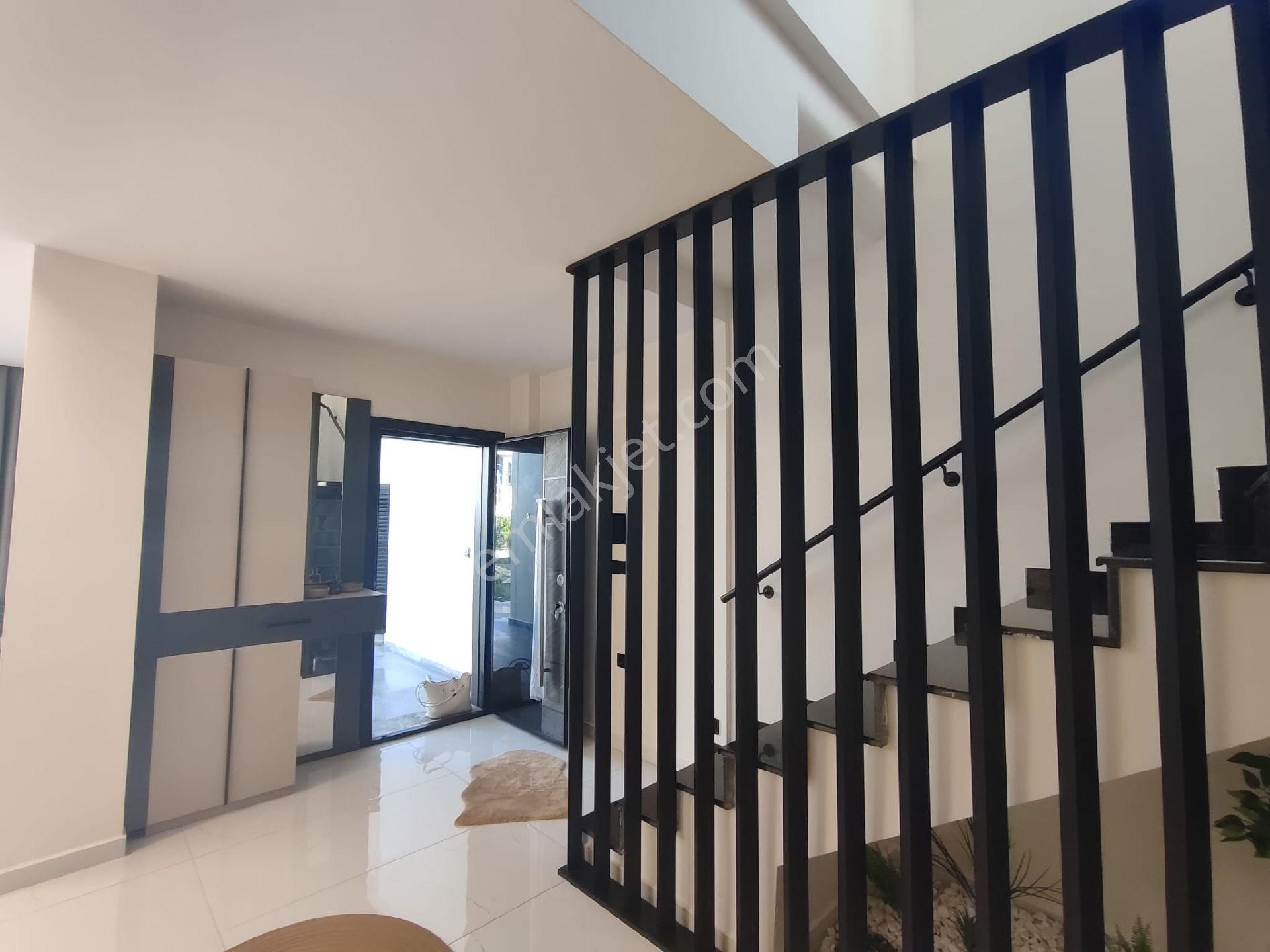 Kuşadası Davutlarda Doğa Ve Deniz Manzaralı Özel Havuzlu 5+2 Sıfır Müstakil Villa - Görsel 14
