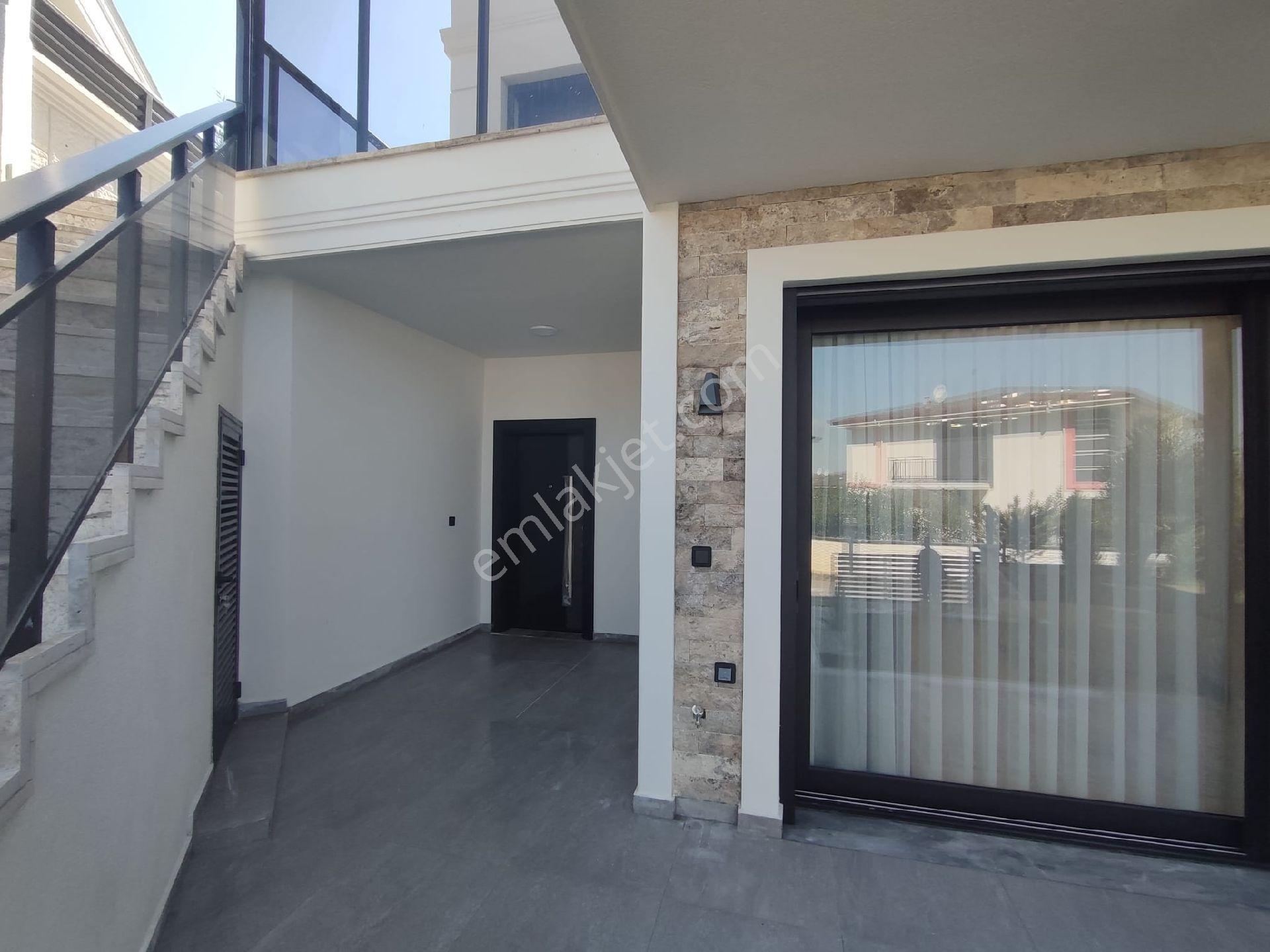 Kuşadası Davutlarda Doğa Ve Deniz Manzaralı Özel Havuzlu 5+2 Sıfır Müstakil Villa - Görsel 4