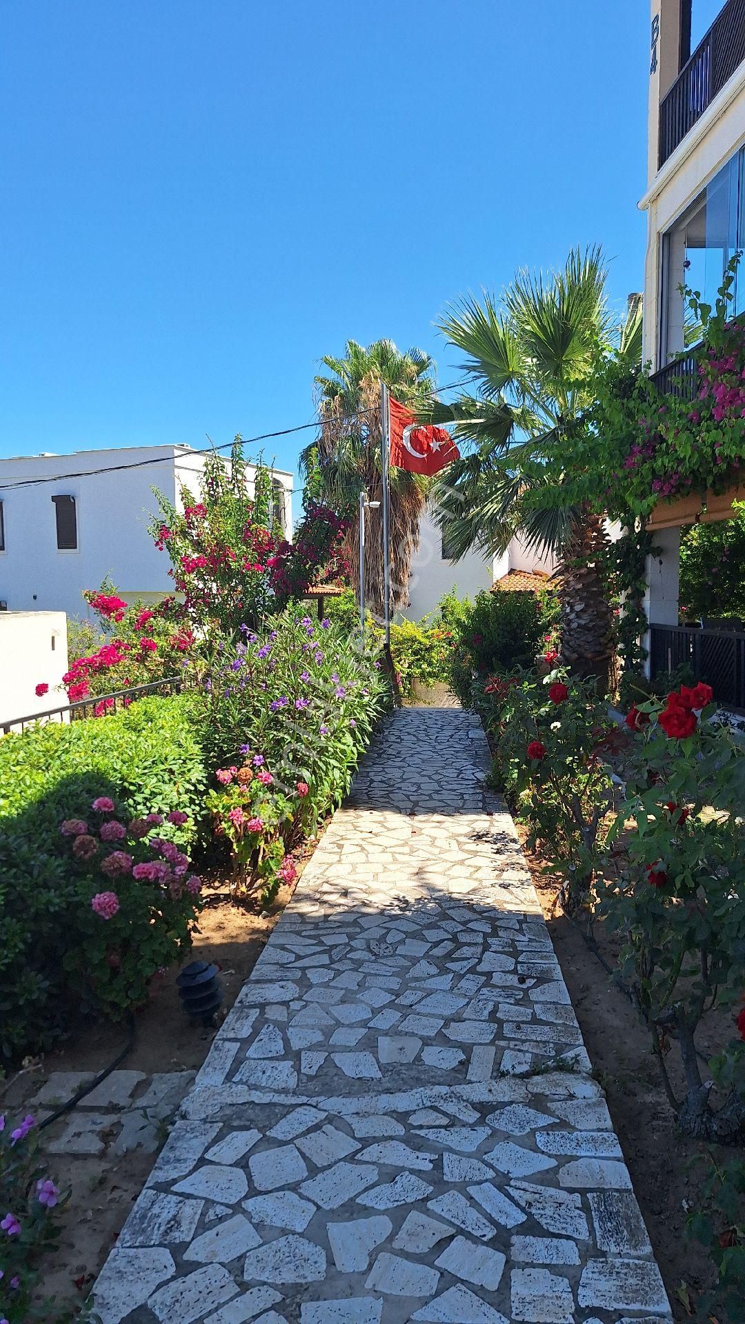 Havuzlu Sitede Deniz Manzaralı Daire - Turgutreis - Görsel 26