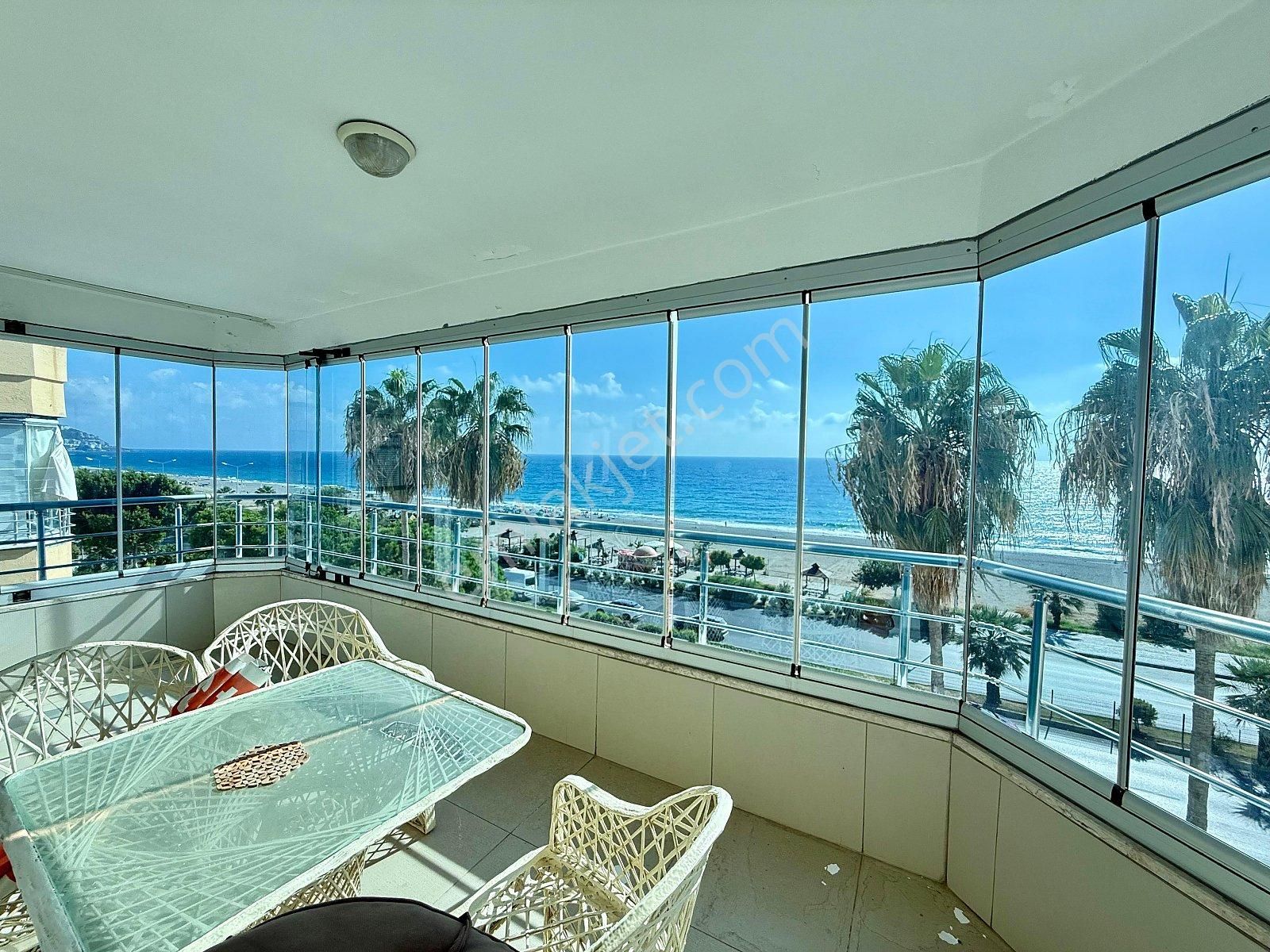 Alanya’da Sahile Sıfır Konumda Kiralık Eşyalı Daire