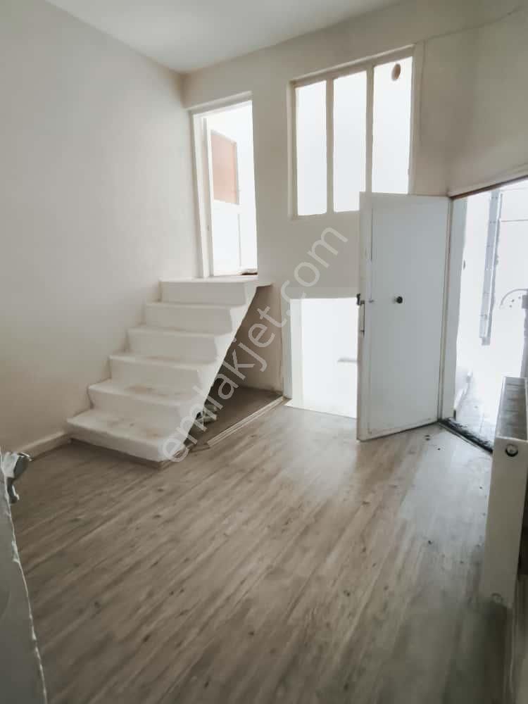 Eyüp Nişancı Mh. Metrobüse 3-4 Dk / 2+1 / Giriş Kat / Bahçeli / Kombili / Aileye-bekara / - Görsel 3