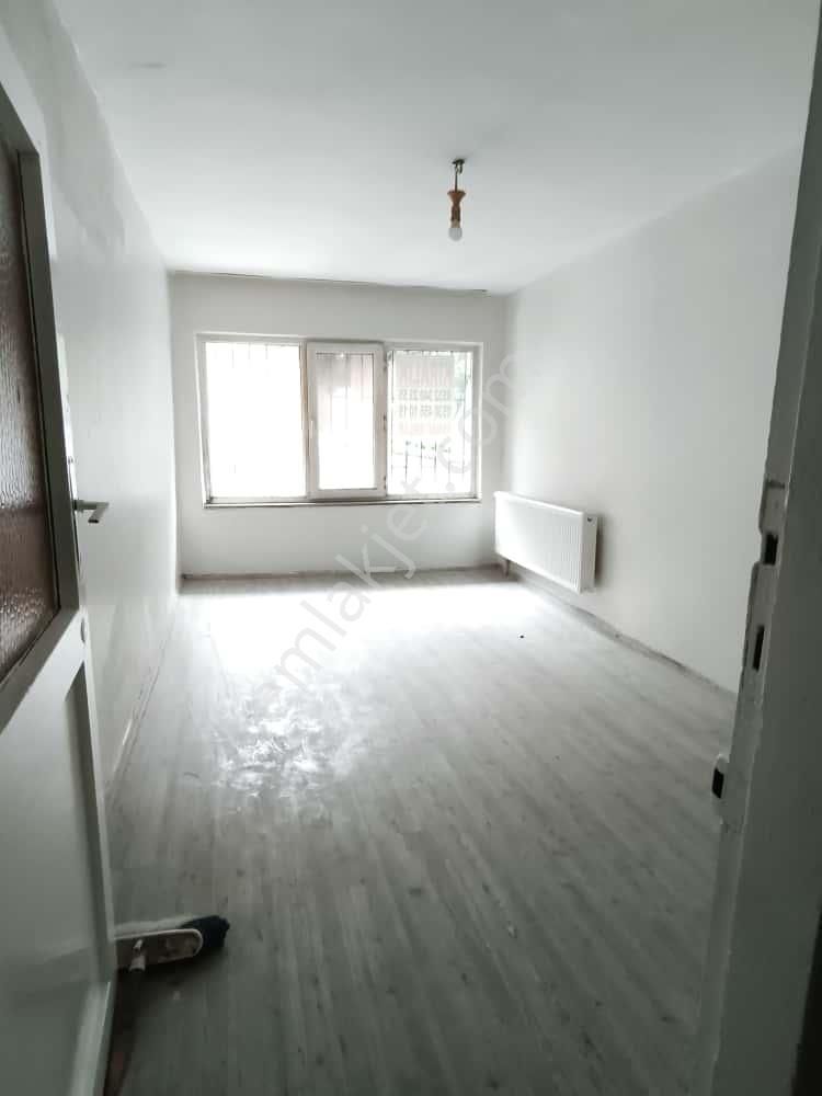 Eyüp Nişancı Mh. Metrobüse 3-4 Dk / 2+1 / Giriş Kat / Bahçeli / Kombili / Aileye-bekara / - Görsel 5