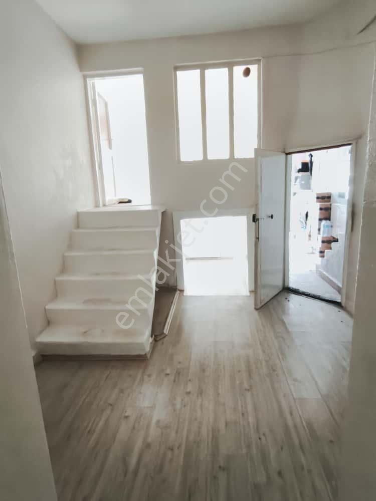 Eyüp Nişancı Mh. Metrobüse 3-4 Dk / 2+1 / Giriş Kat / Bahçeli / Kombili / Aileye-bekara / - Görsel 9