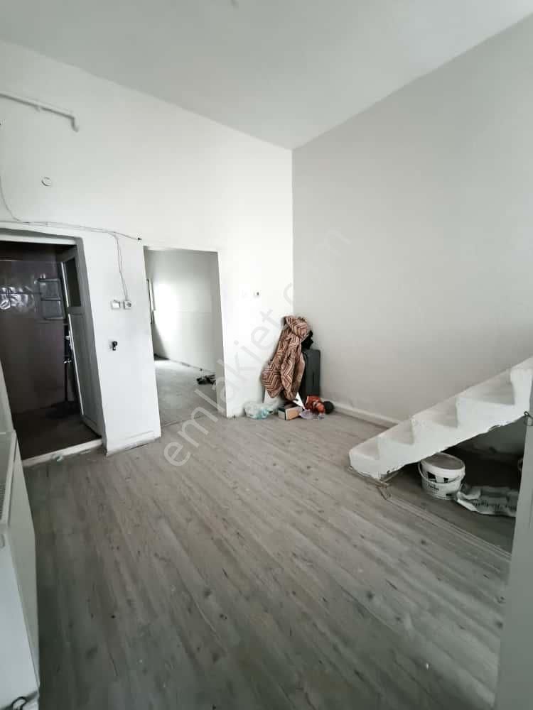 Eyüp Nişancı Mh. Metrobüse 3-4 Dk / 2+1 / Giriş Kat / Bahçeli / Kombili / Aileye-bekara / - Görsel 4