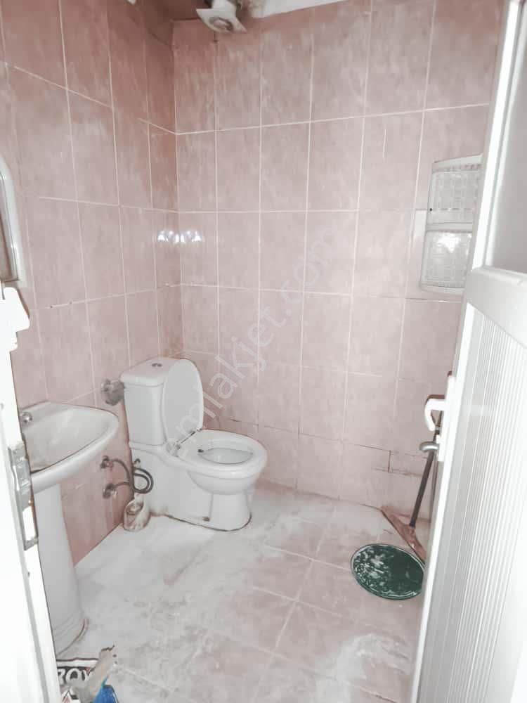 Eyüp Nişancı Mh. Metrobüse 3-4 Dk / 2+1 / Giriş Kat / Bahçeli / Kombili / Aileye-bekara / - Görsel 24