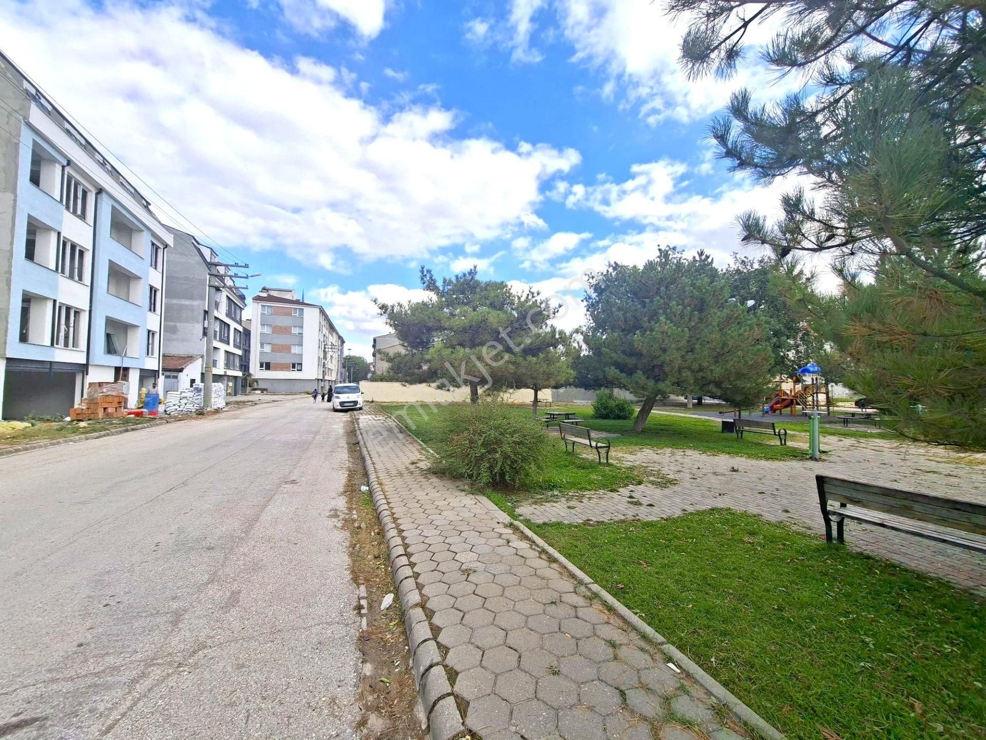 Recep Ümit Emlak'tan Çevre Yolu Ve Esenli Caddesine Yakın Mevkiide Satılık 1+0 Daireler - Görsel 4