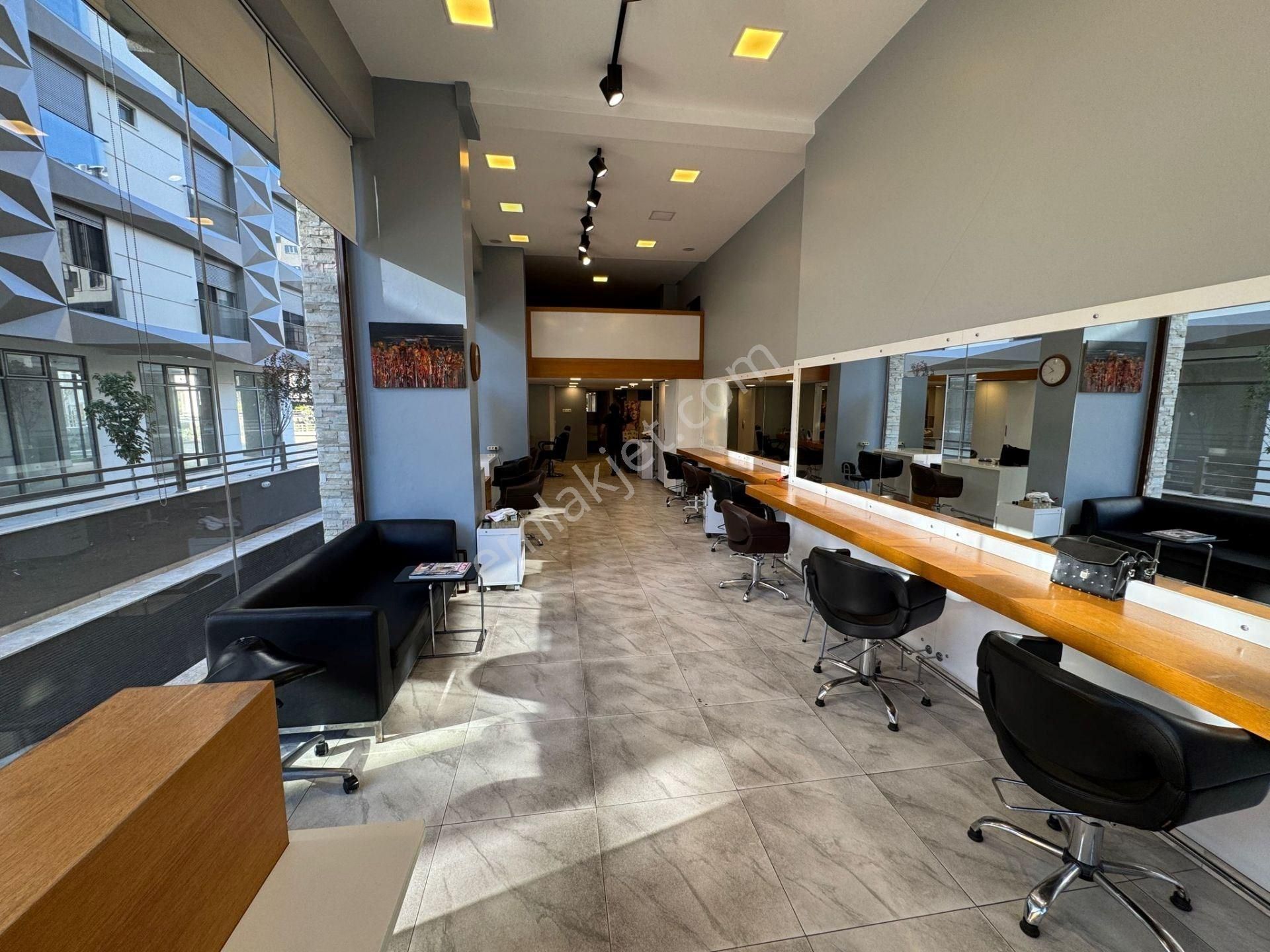 Göztepe Park Karşısında Asma Katlı Dükkan