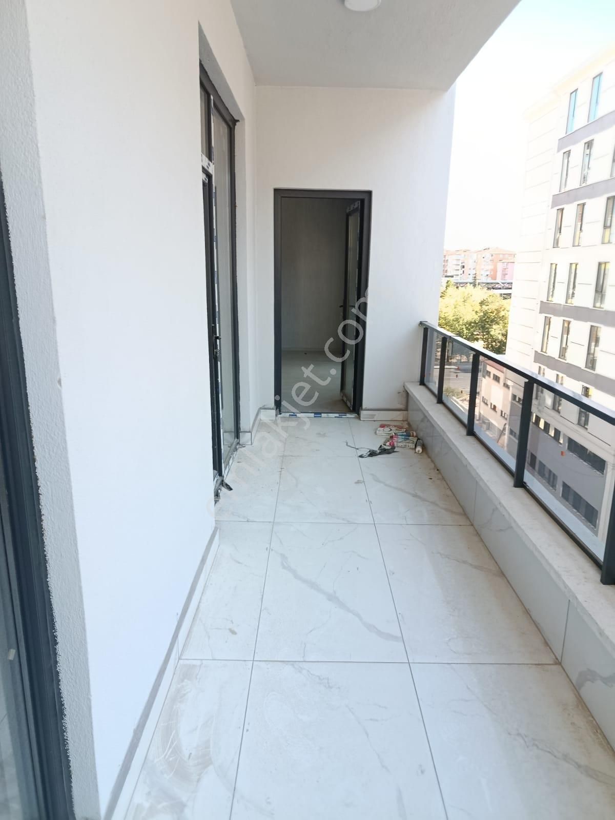 Afyon Tezcan Emlaktan Ali Çetinkayada 4+1 Lüks Geniş Daire - Görsel 32