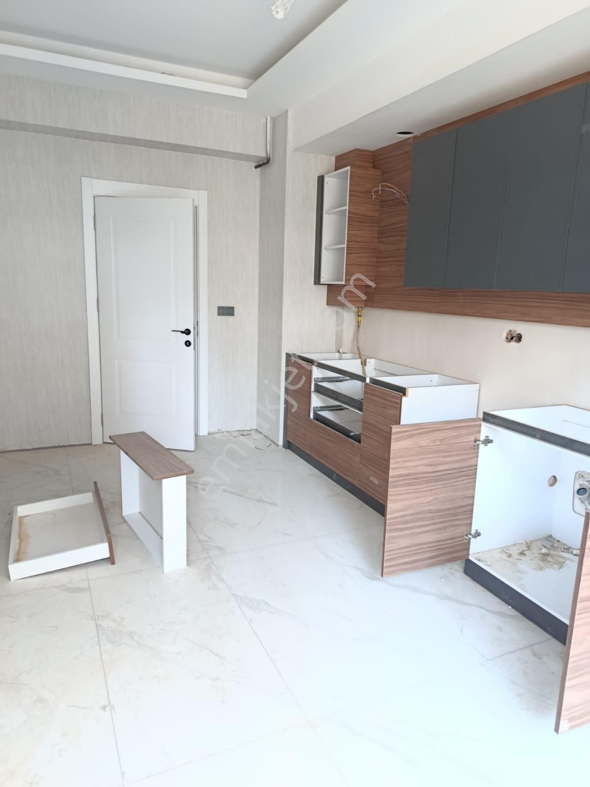 Afyon Tezcan Emlaktan Ali Çetinkayada 4+1 Lüks Geniş Daire - Görsel 18