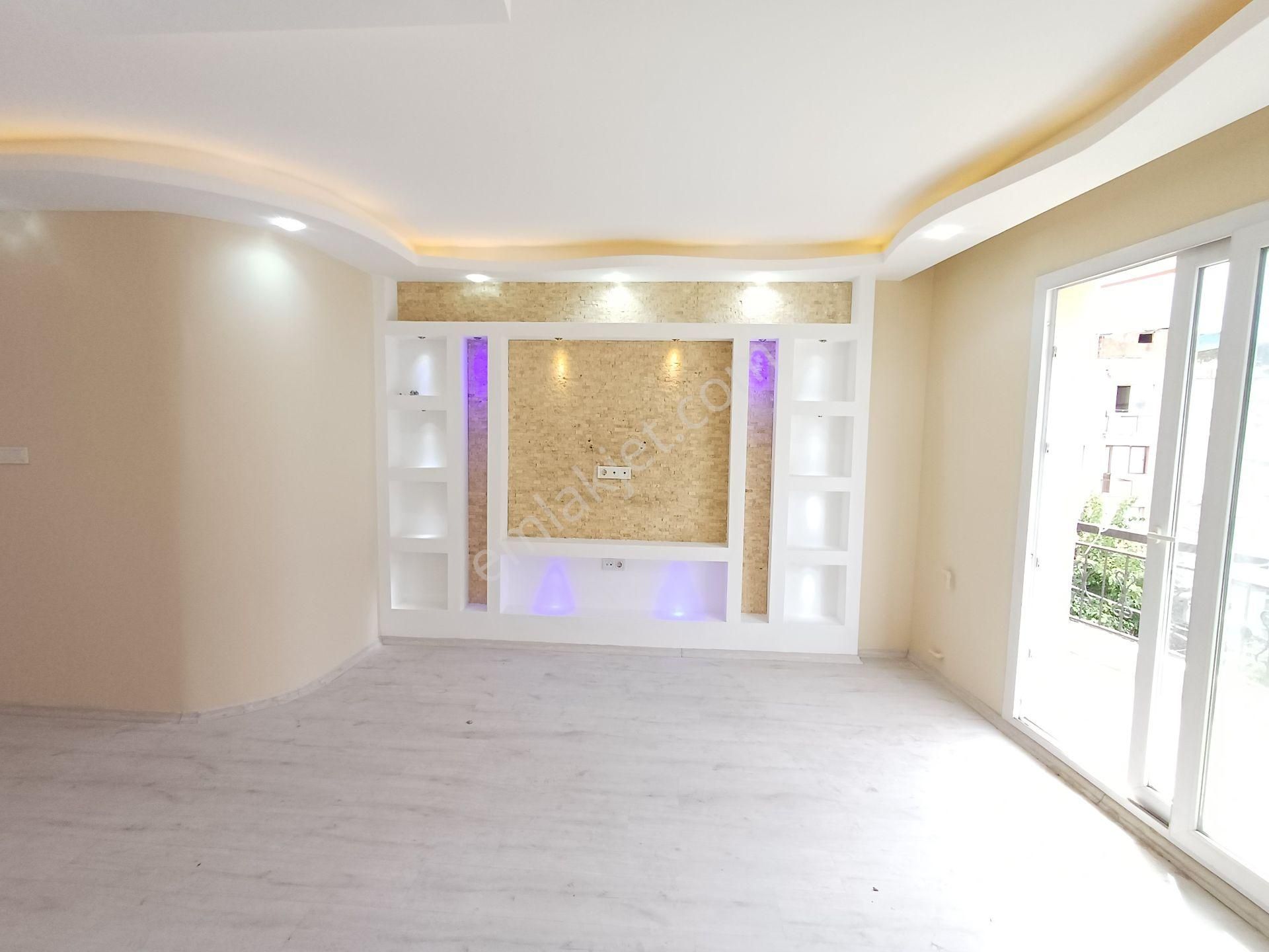 Turyap Buca'dan Atatürk Mah. Cadde Üzeri, Tadilatlı Geniş Daire