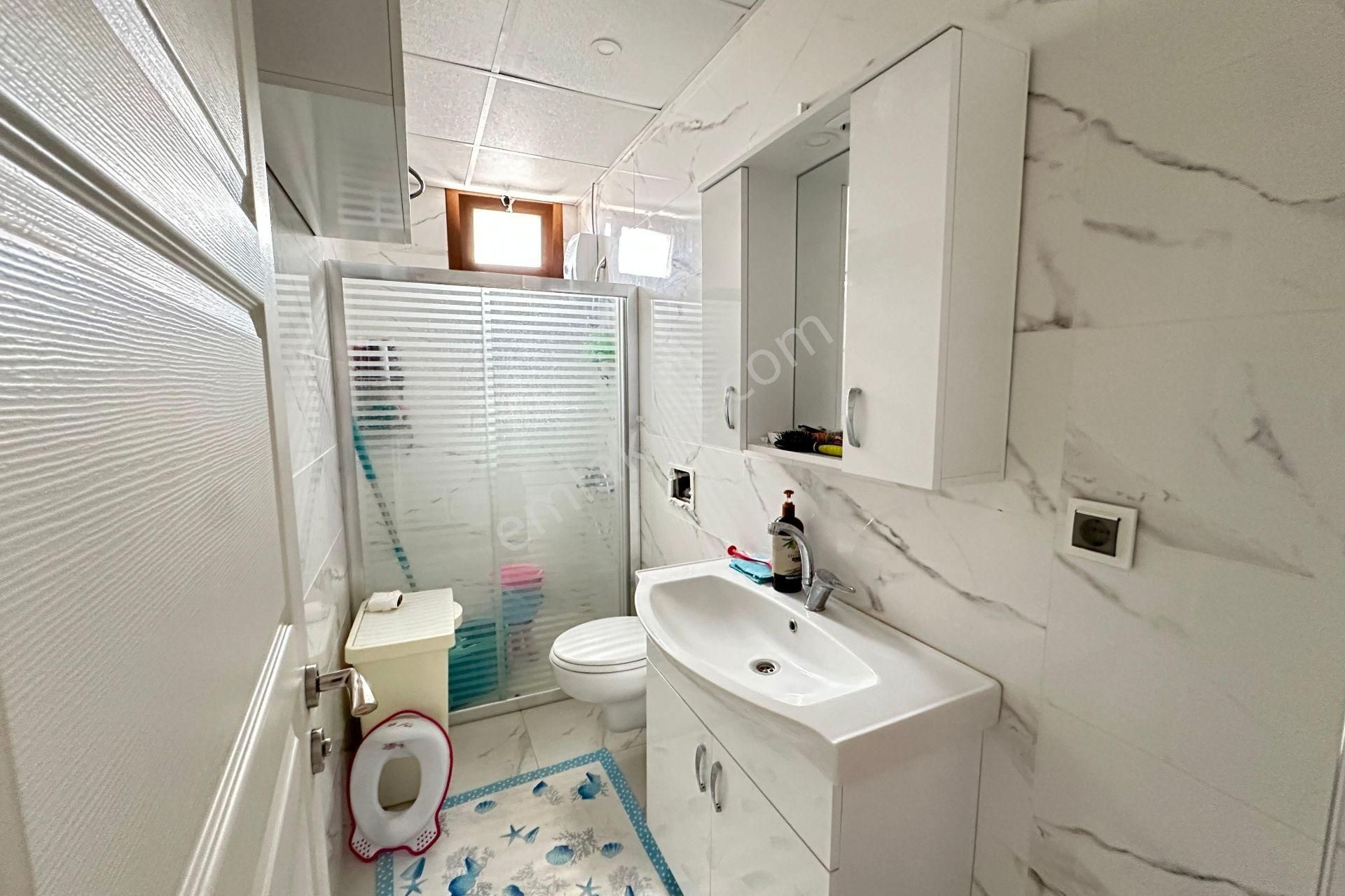 Yenifoça Burunucu'nda Denize 40 Mt. Müstakil 5+3 Tripleks Villa - Görsel 19