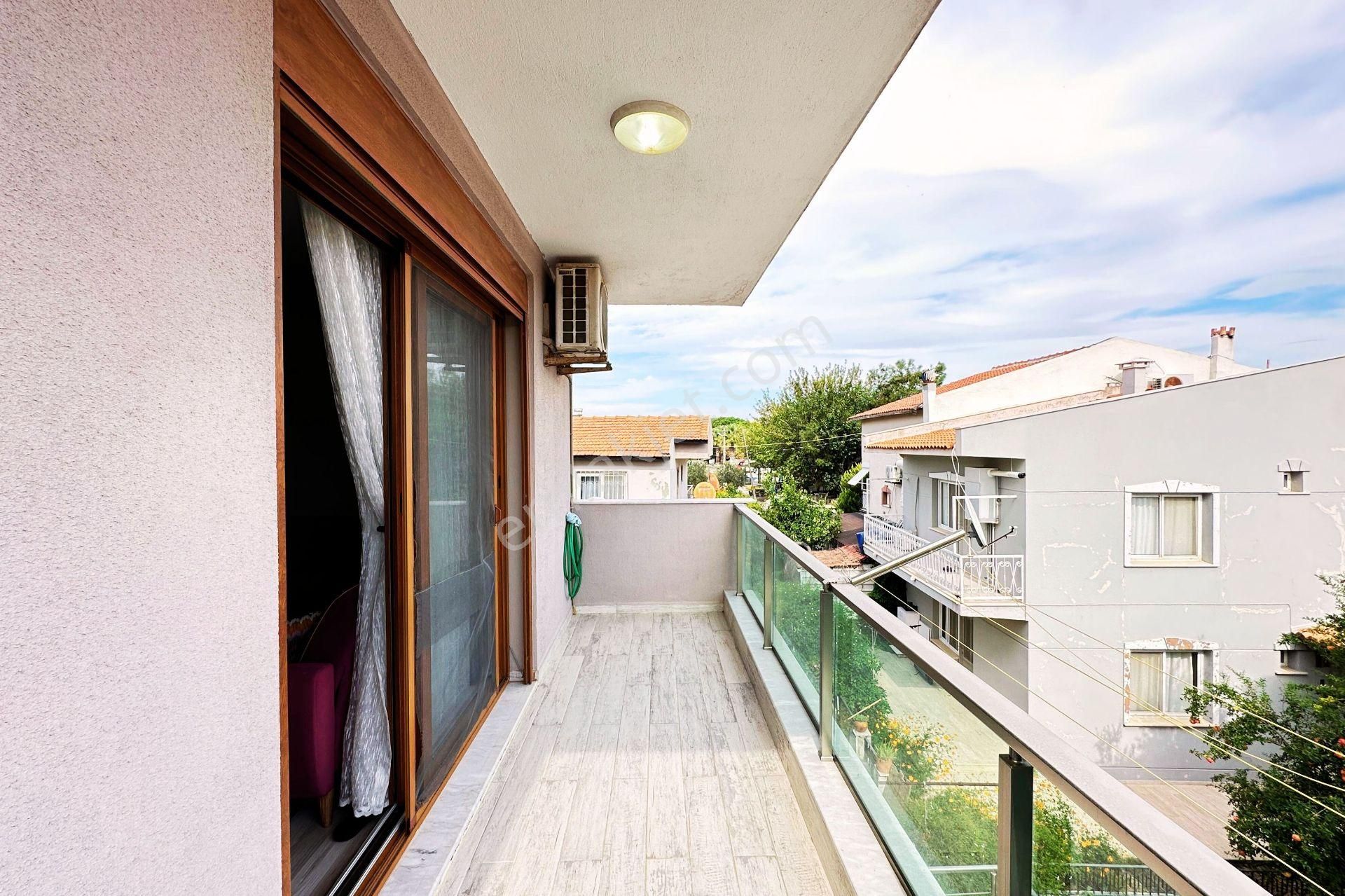 Yenifoça Burunucu'nda Denize 40 Mt. Müstakil 5+3 Tripleks Villa - Görsel 14