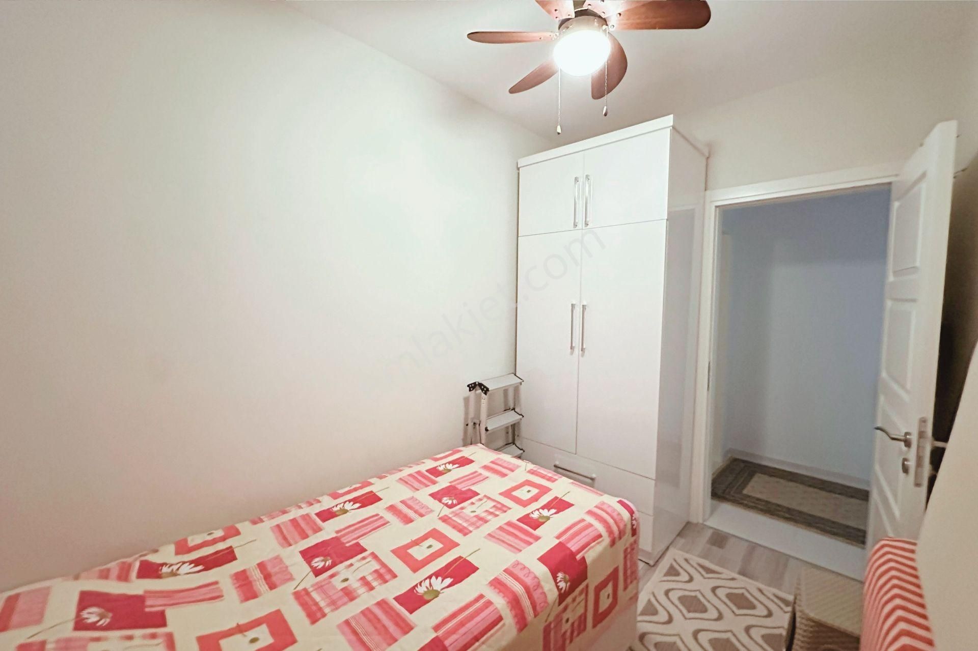 Yenifoça Burunucu'nda Denize 40 Mt. Müstakil 5+3 Tripleks Villa - Görsel 17