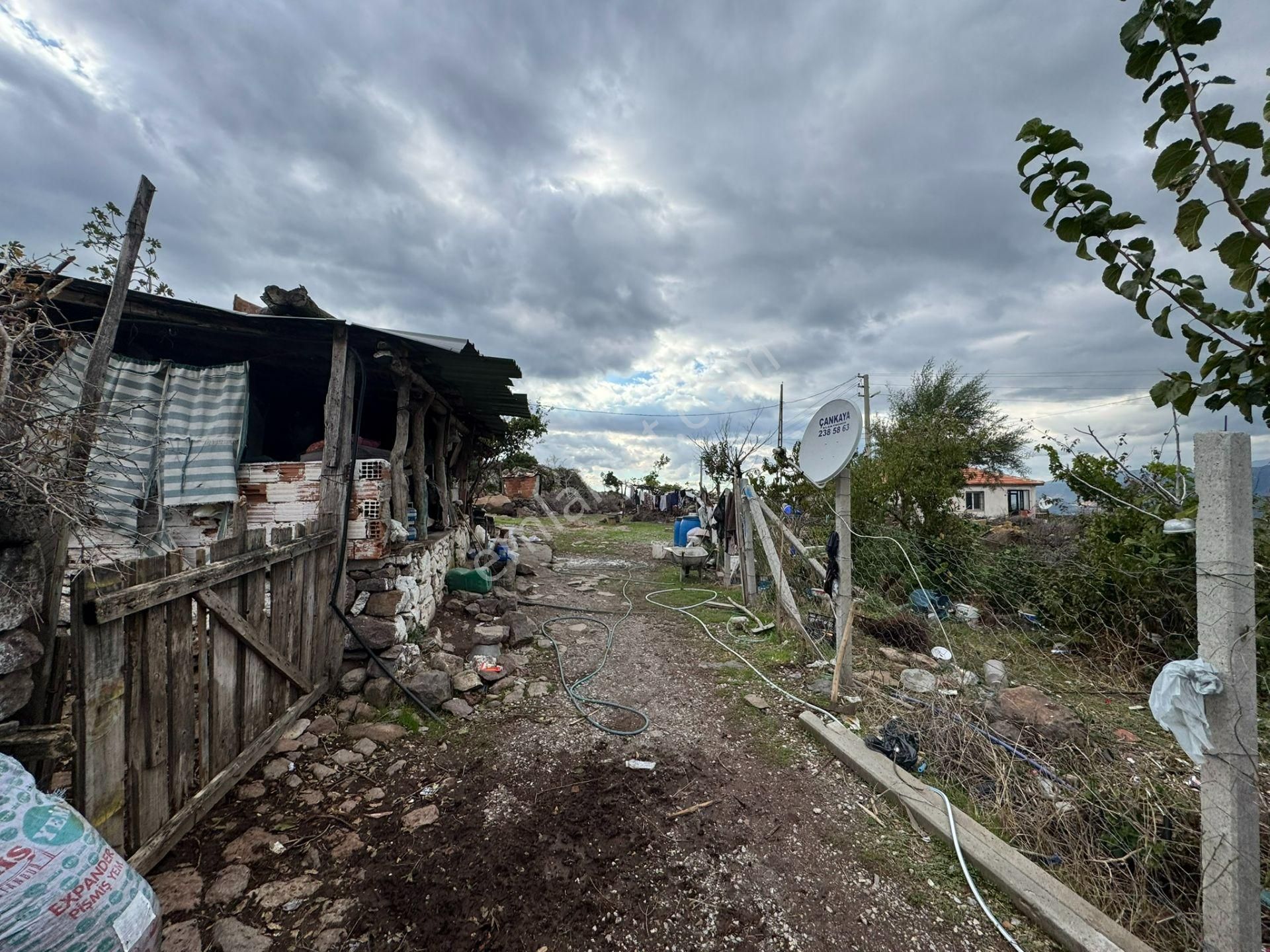 Menemen Karaorman'da Satılık 1013 M2 Tek Tapu Arsa - Görsel 2