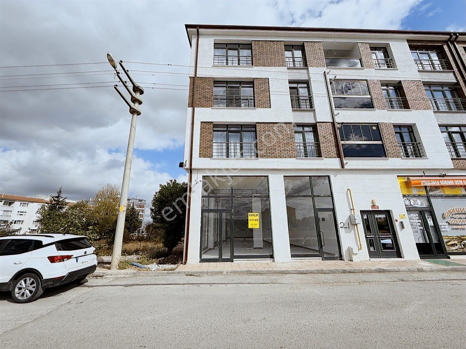 Özbey Emlaktan Vergi Dairesi Yakını Geniş Kiralık Köşe Dükkan - Görsel 14