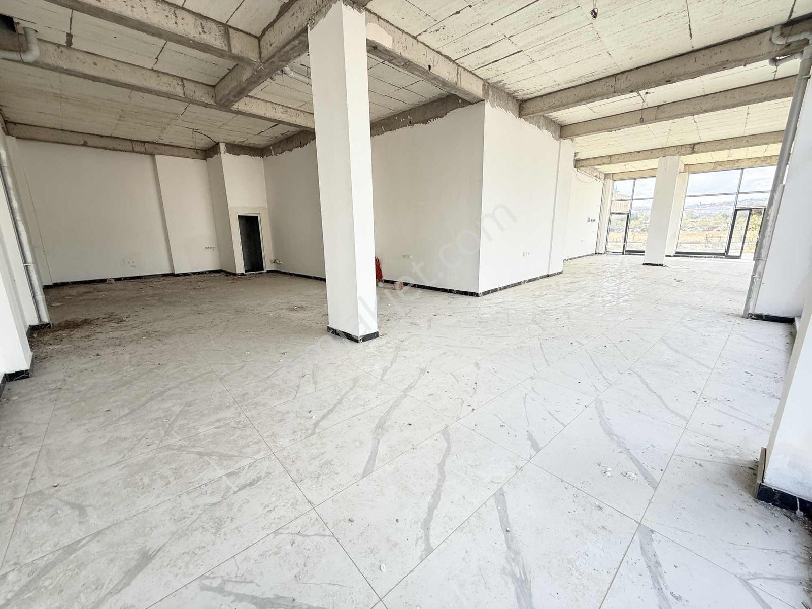 Özbey Emlaktan Vergi Dairesi Yakını Geniş Kiralık Köşe Dükkan - Görsel 10