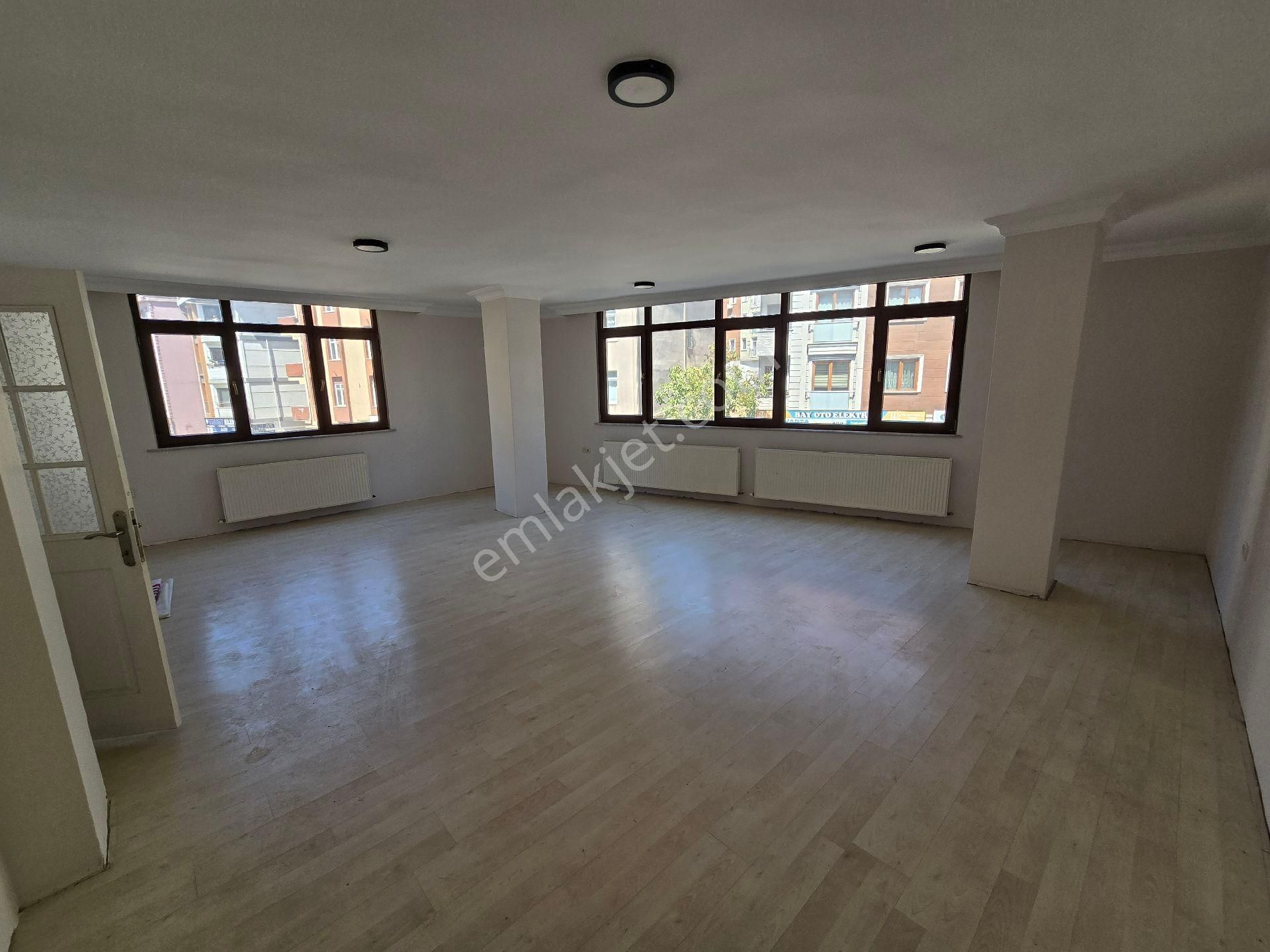 Alt Kaynarcada 400 M² Kapalı Alanlı Kiralık Bina