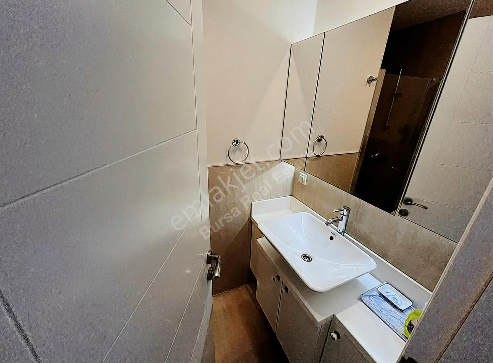 Bursa Modernde 4,5+1 Tüm Odalarda Klimalı Göl Manzaralı Daire - Görsel 15