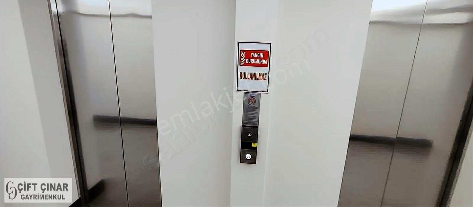 Manisa Meydan Projesinde Full Yapılı Çift Cephe Köşe Ofis - Görsel 26