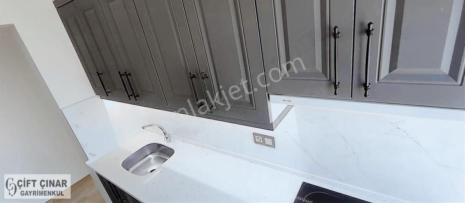 Manisa Meydan Projesinde Full Yapılı Çift Cephe Köşe Ofis - Görsel 13