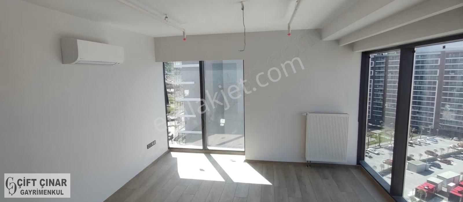 Manisa Meydan Projesinde Full Yapılı Çift Cephe Köşe Ofis - Görsel 5