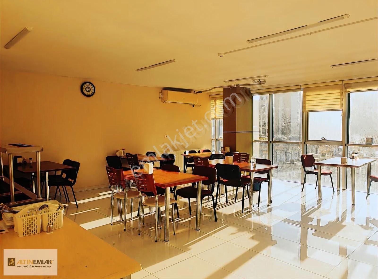 Hürriyet Bulvarı Çarşıda 1275 M2 Kiralık Katlar
