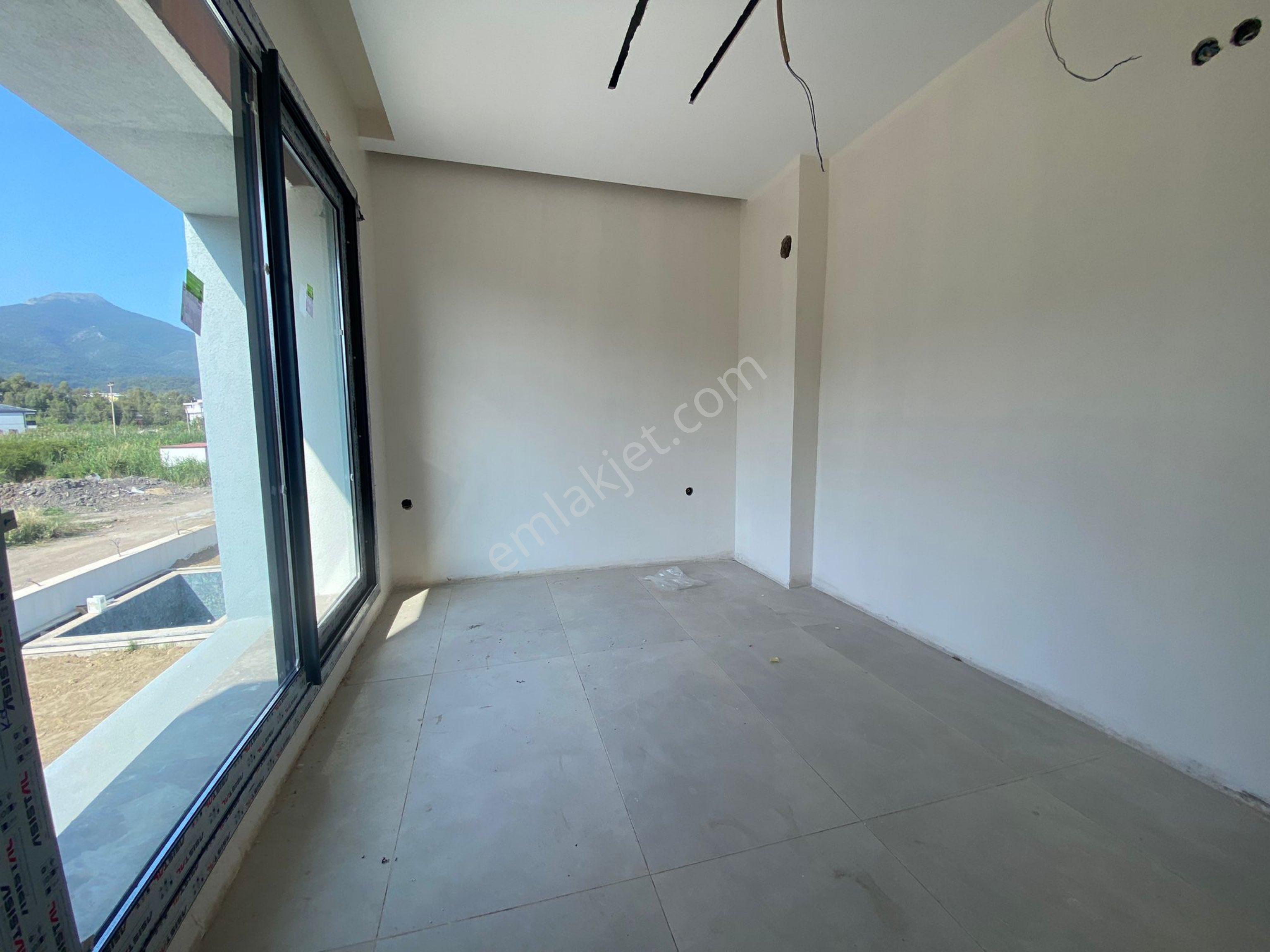 Denize 300 Metre Özel Havuzlu Sıfır Villa - Görsel 16