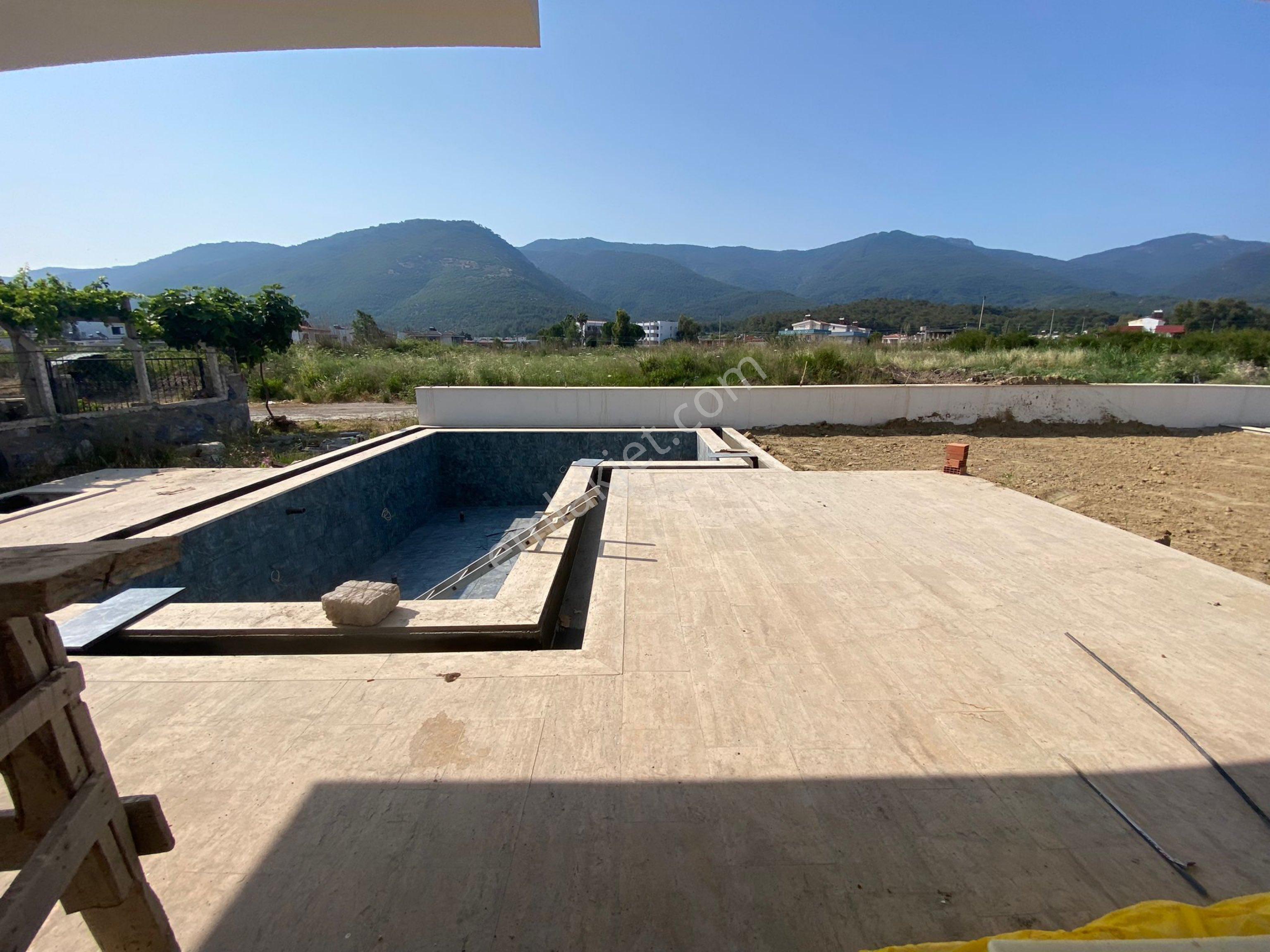 Denize 300 Metre Özel Havuzlu Sıfır Villa - Görsel 19
