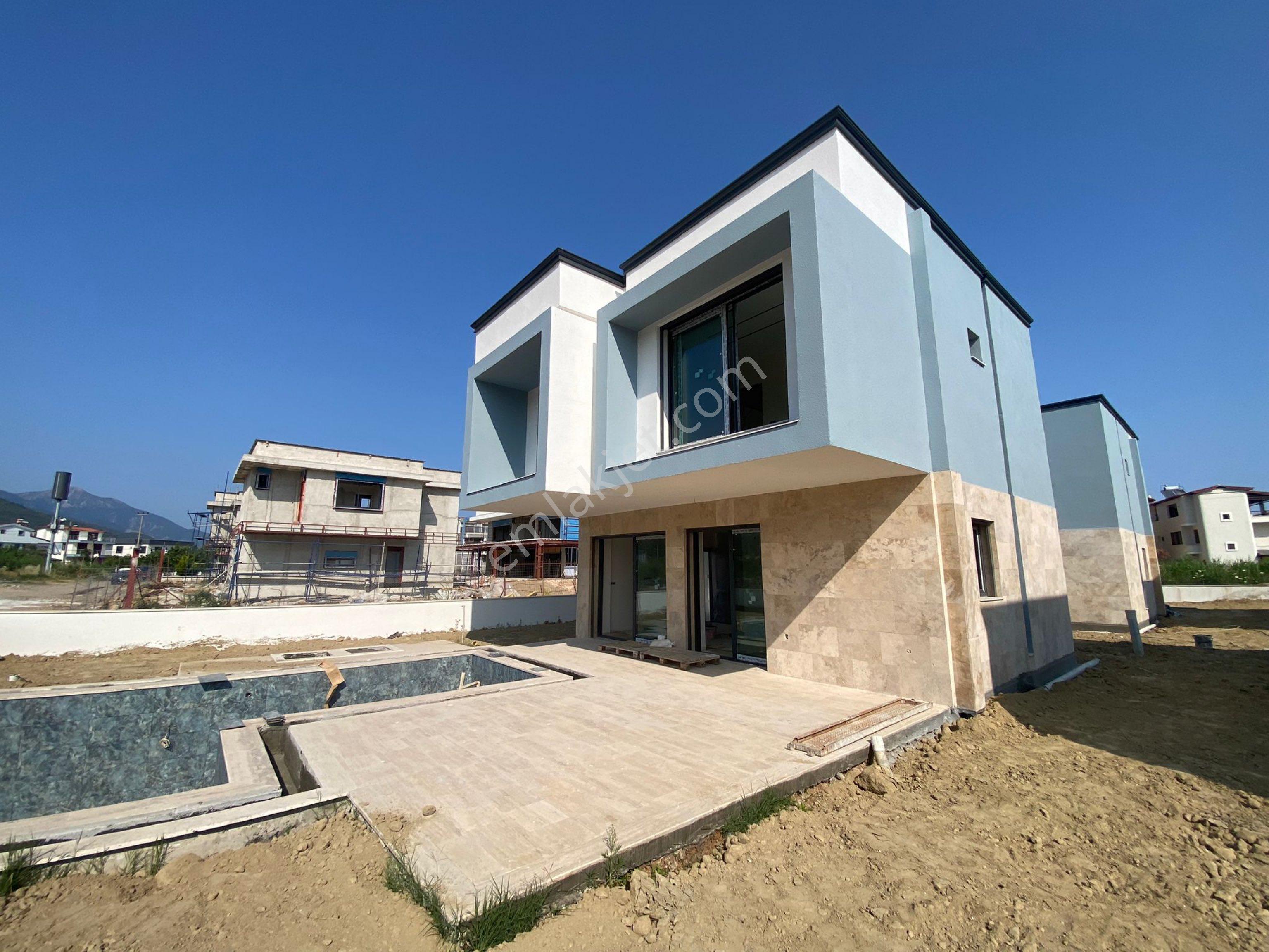 Denize 300 Metre Özel Havuzlu Sıfır Villa - Görsel 13
