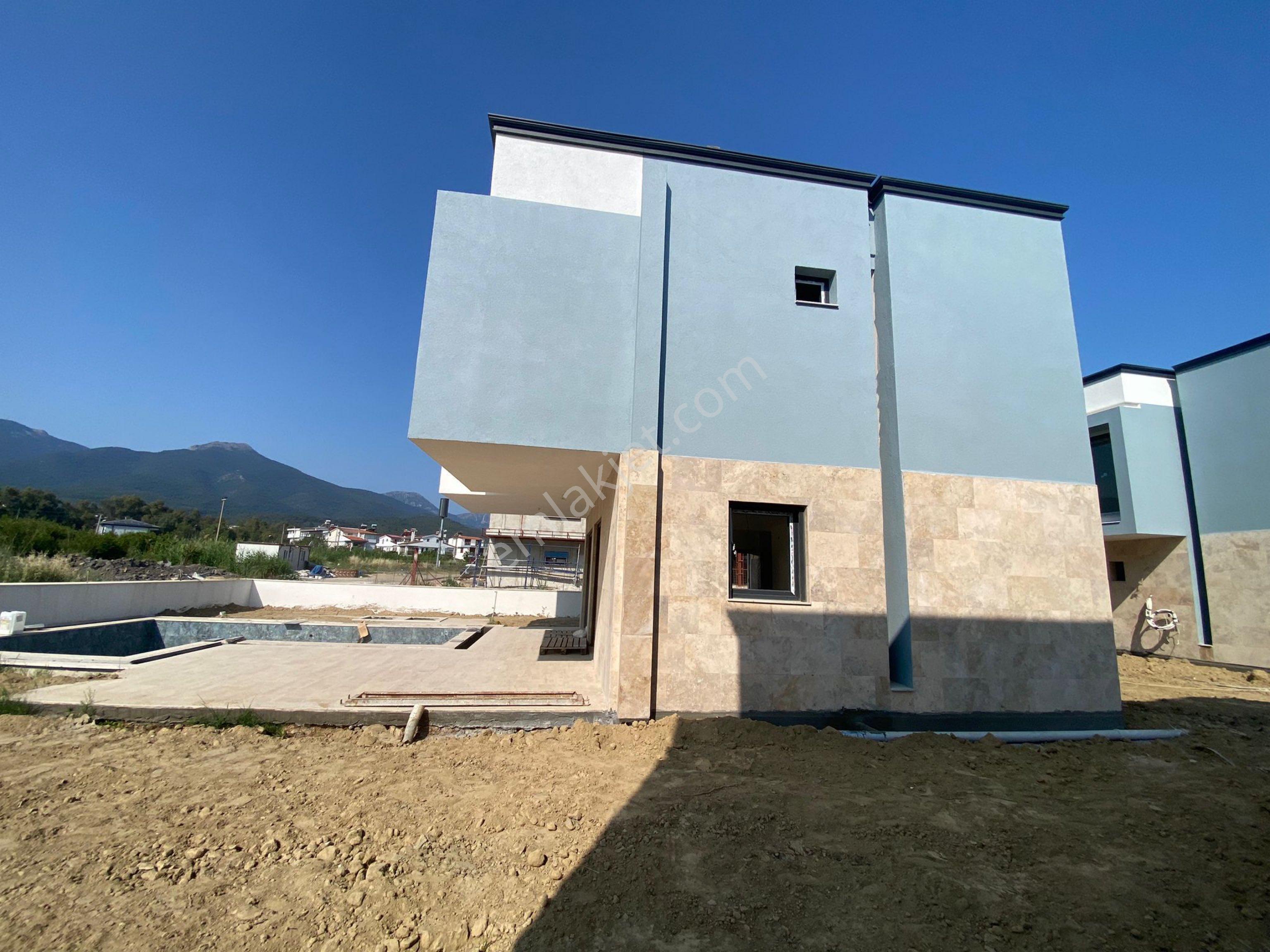 Denize 300 Metre Özel Havuzlu Sıfır Villa - Görsel 14