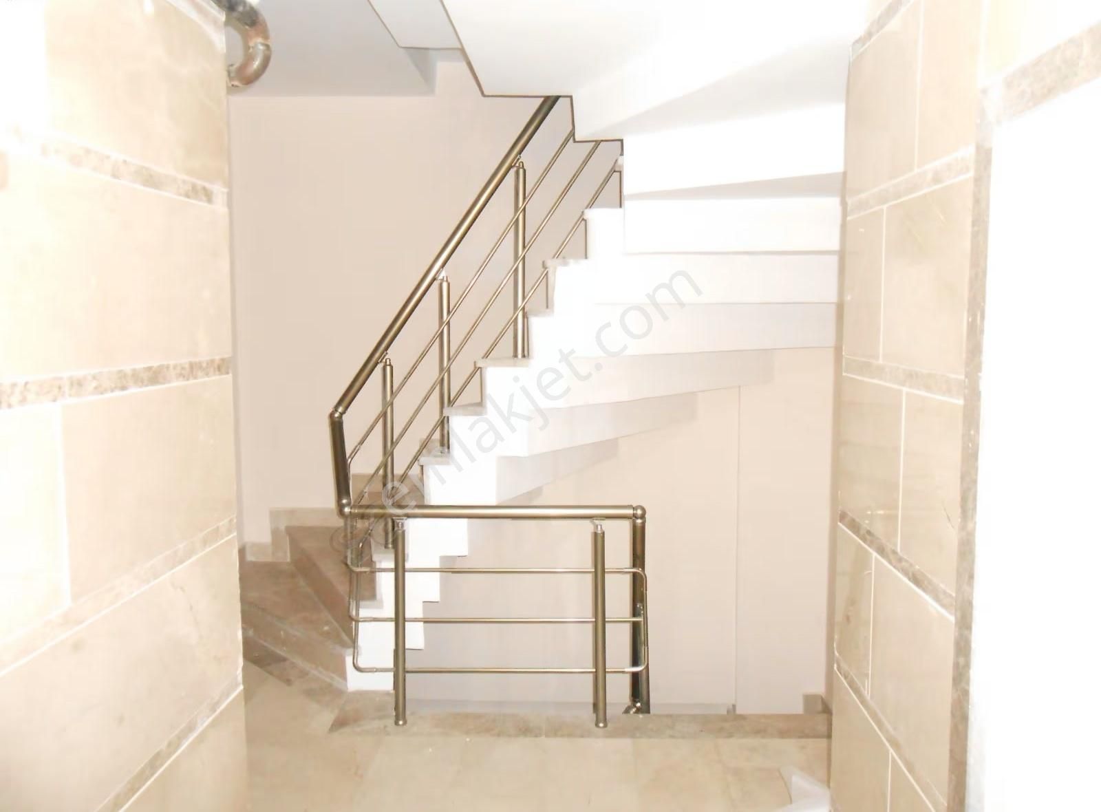 Avcılar Cihangir Cad Ustunde Satılık 2+1 1 Kat 7 Yıllık Daire - Görsel 9