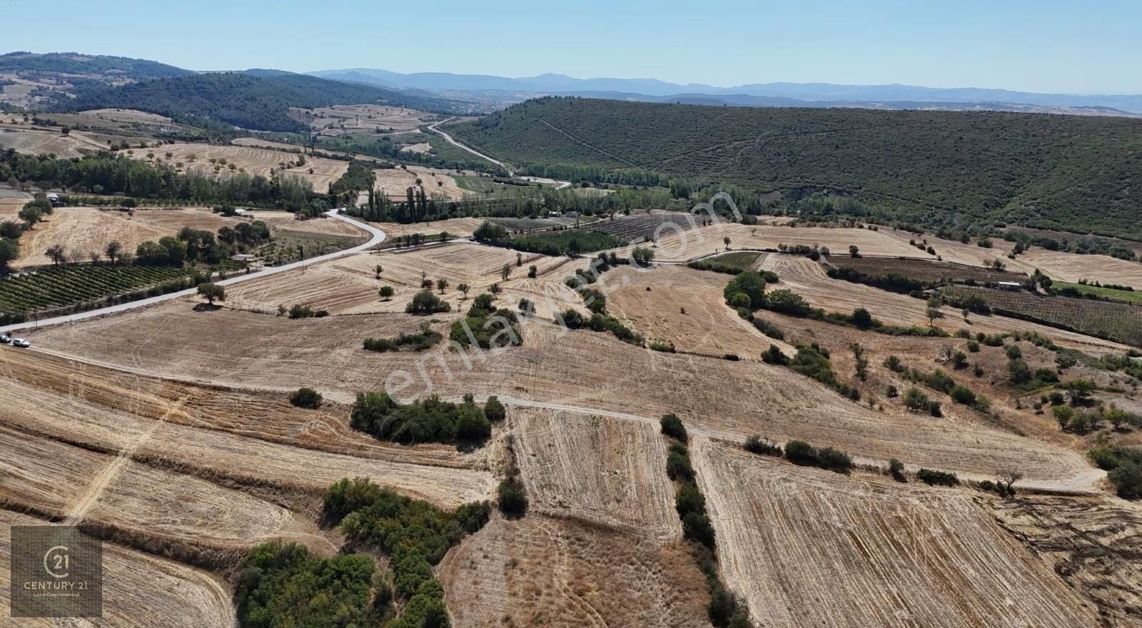 C21 Loca'dan Bigadiç Esenli'de Büyükbaş Çiftlik Ruhsatlı Tarla - Görsel 2