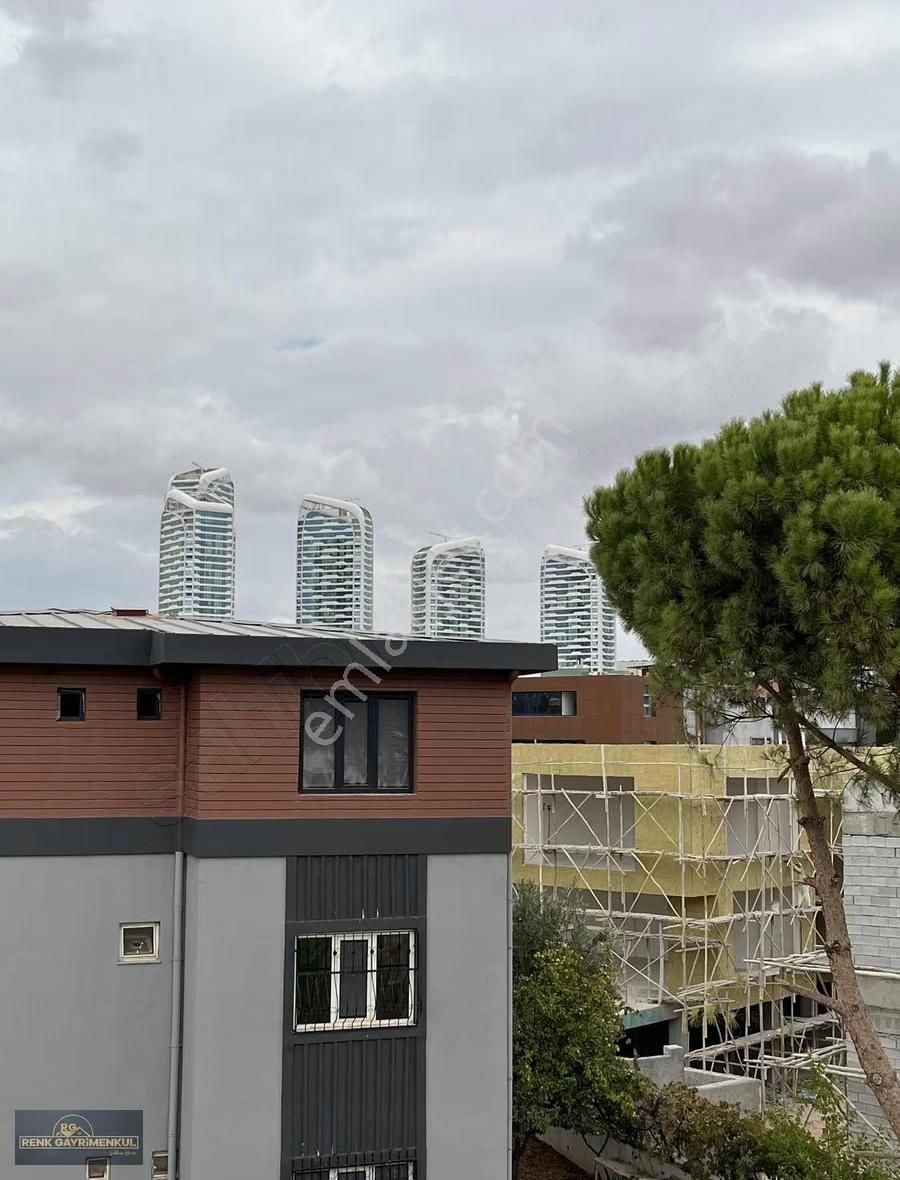 R E N K Ten 15 Temmuz Da Ada Koleji Arkası 2 Katlı Müstakil Ev - Görsel 13