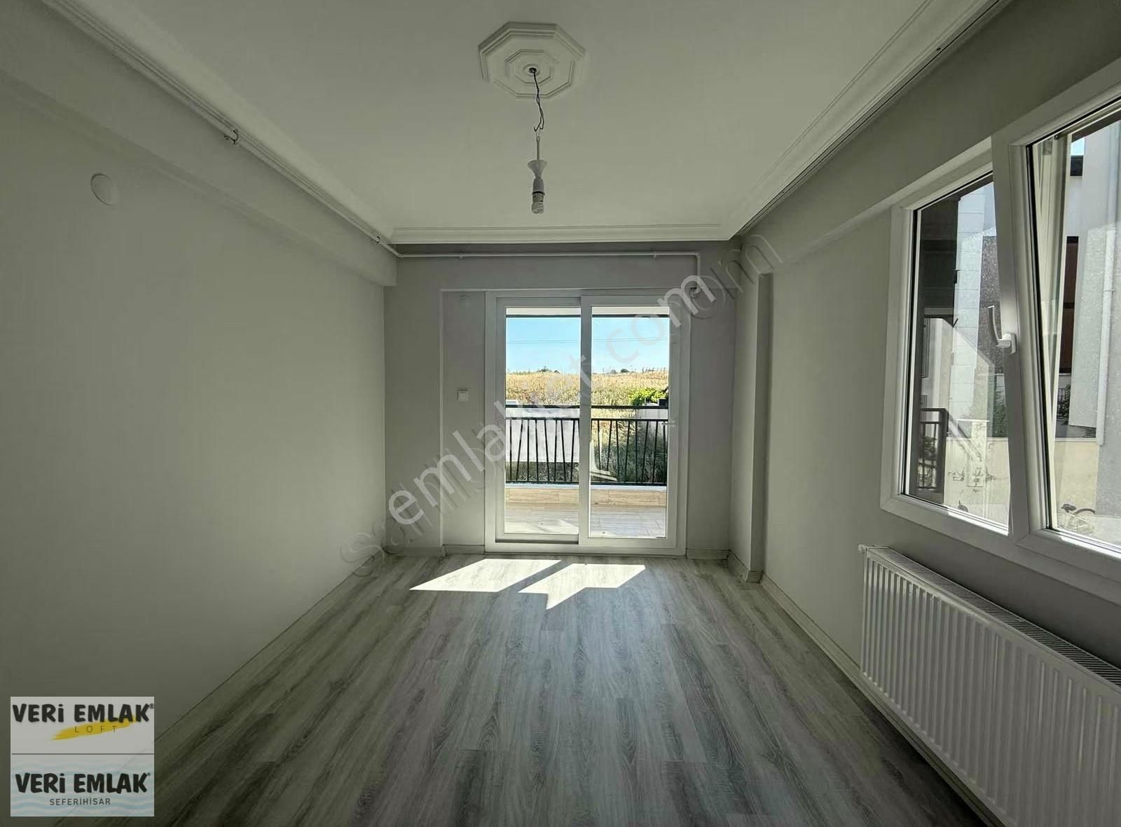 Seferihisar Camikebir Mahallesi 3 Adet 3+1 Satılık Komple Bina