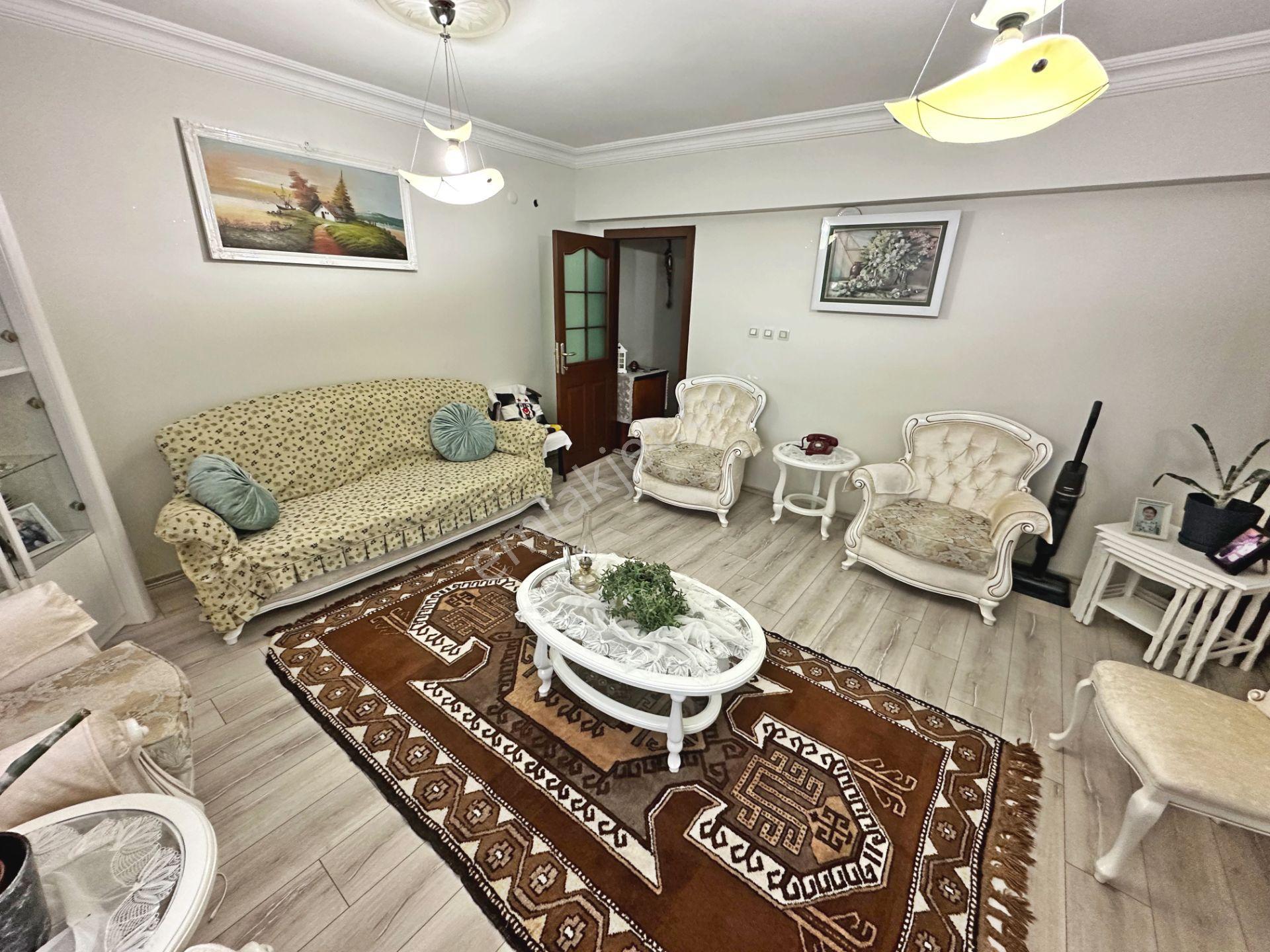 Peyami Safa Mahallesinde Ara Katta Yapılı Bakımlı 3+1 Satılık Daire - Görsel 3
