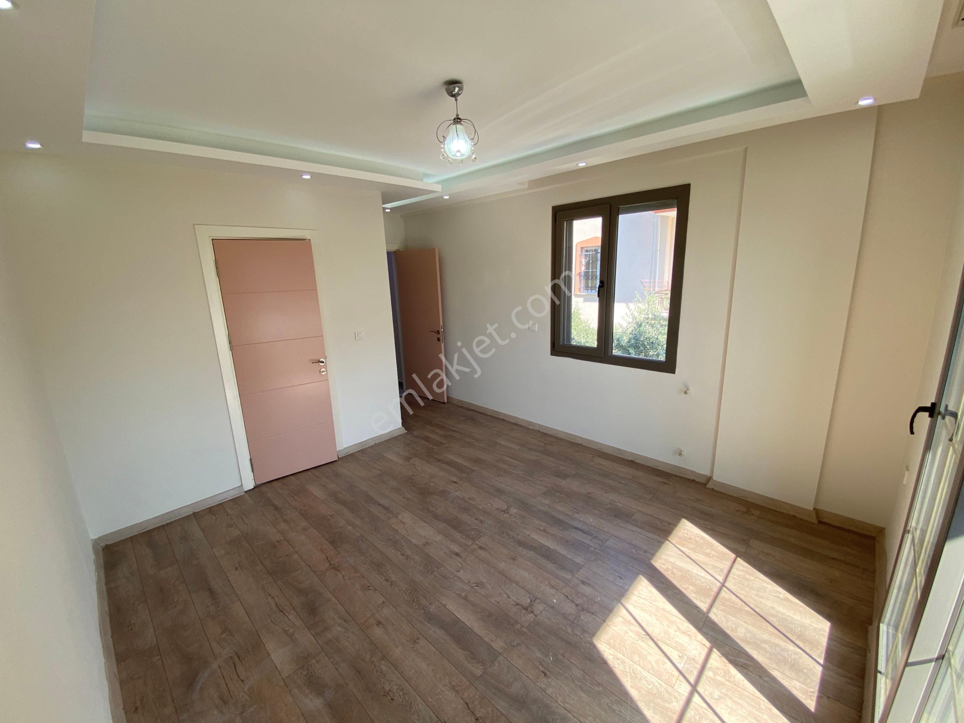 Globalden Denize 400 Metre/otoparklı/müstakil Bahçeli/salon Mutfak Ayrı Villa - Görsel 17