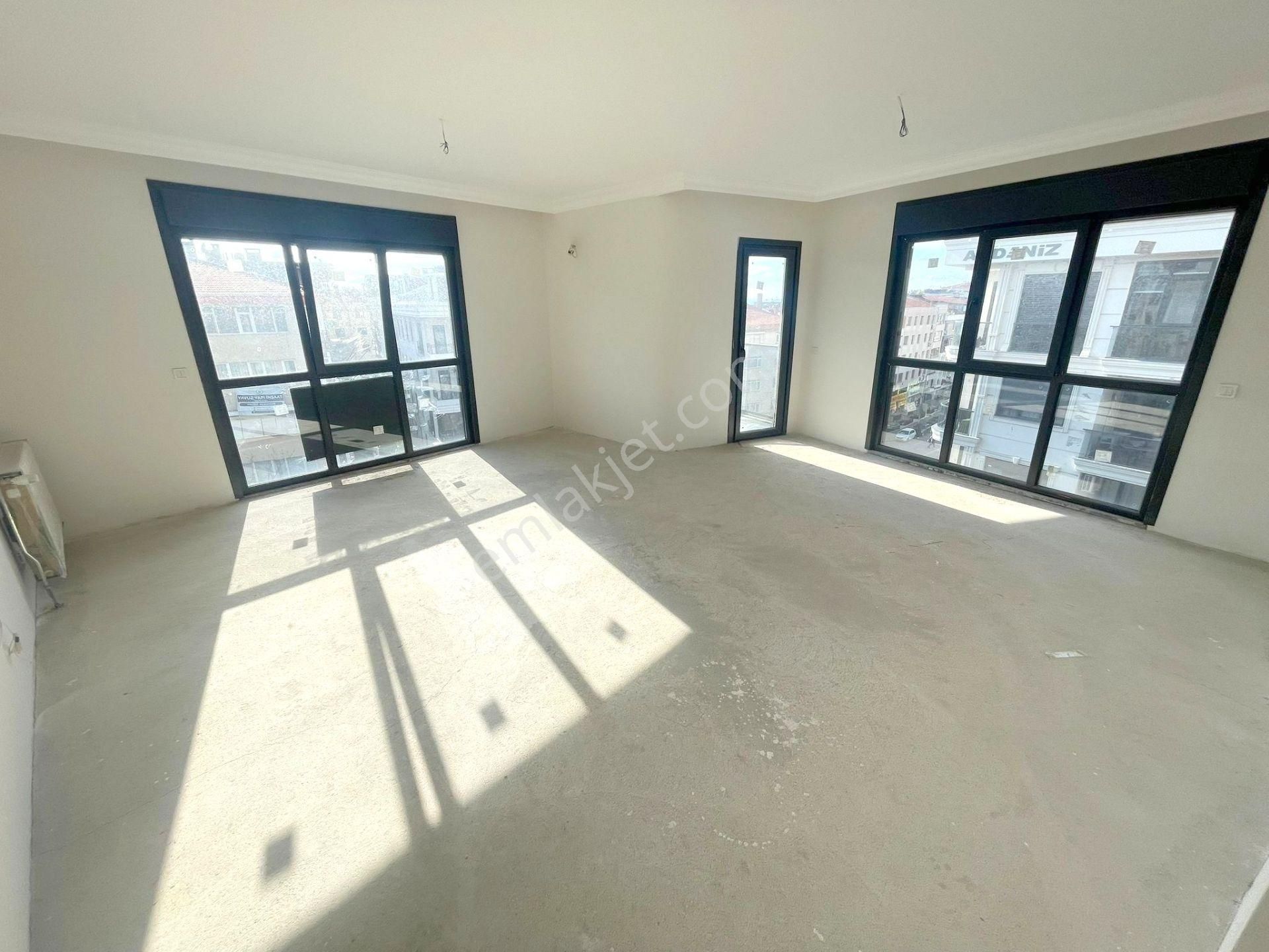 Emlak Dünyasından 63'ün Orada Satılık 3+2 235 M2 Sıfır Dubleks