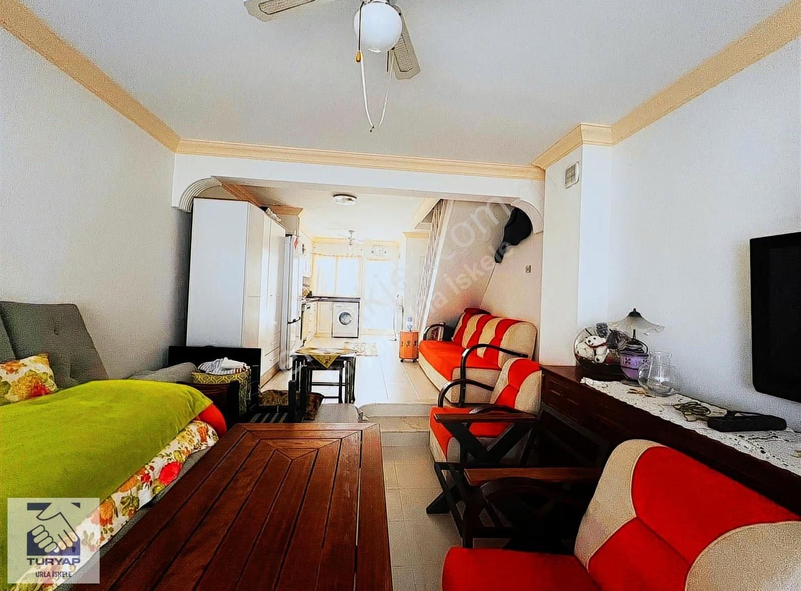 Urla İskele'de Denize 100 Metre Kiralık Eşyalı - Görsel 25