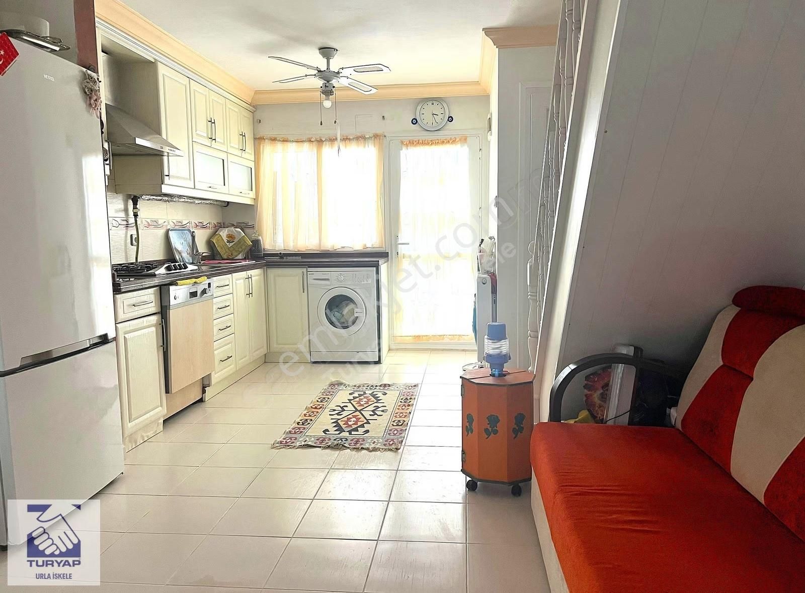 Urla İskele'de Denize 100 Metre Kiralık Eşyalı - Görsel 2