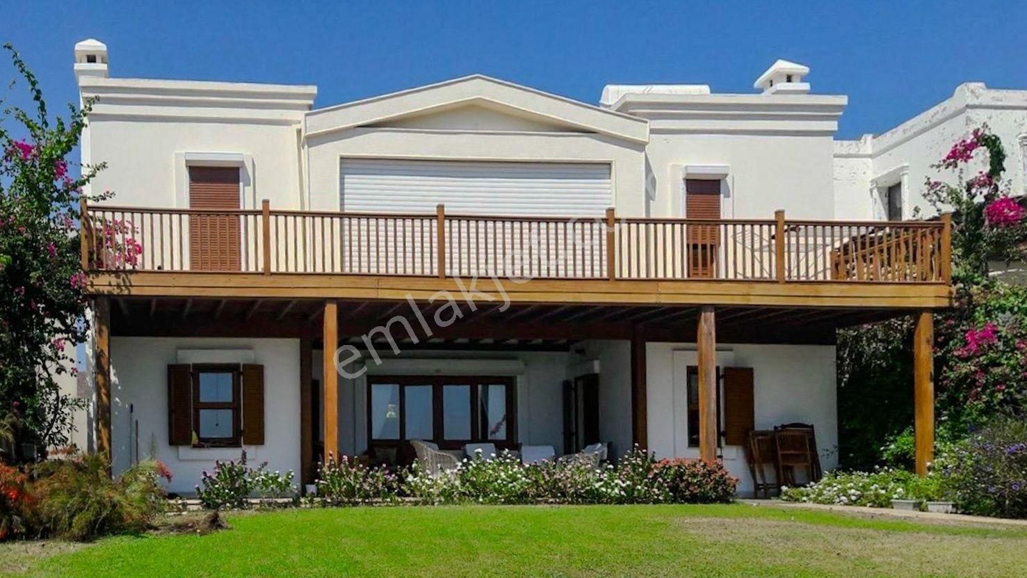 Bodrum Akyarlar Kalekent Sitesinde Satılık Müthiş Manzaralı Bakımlı Tam Müstakil Villa