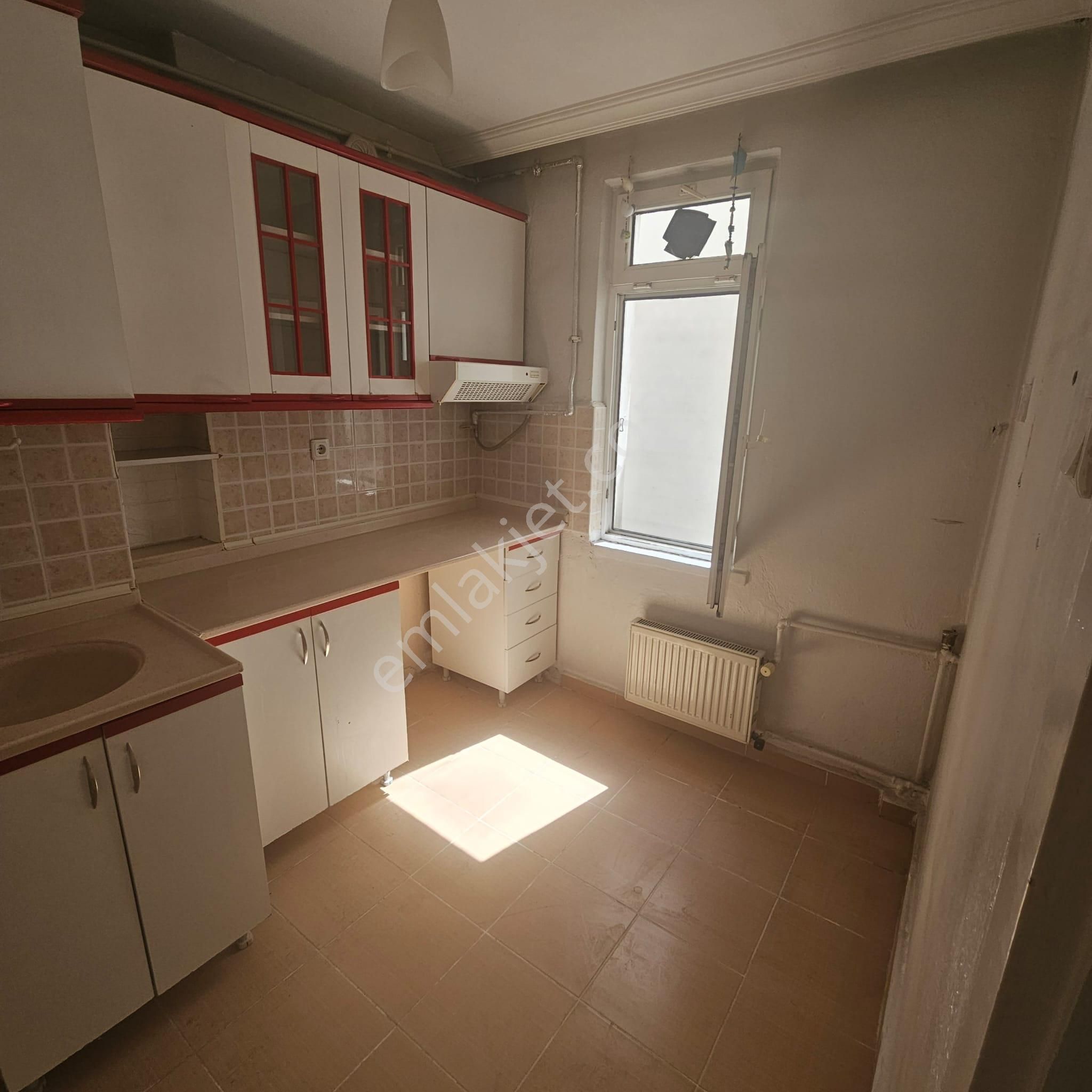 Daire Sahibinden A.o.ç Ssk Bloklarında 3+1 Kiralık Daire