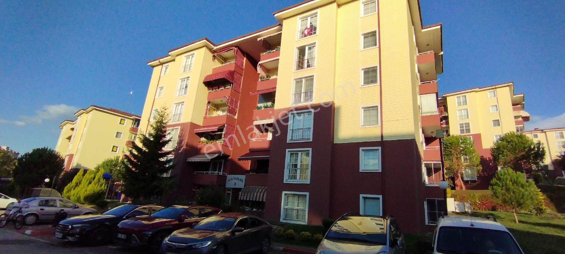 Sakarya Zümrüt Emlak'tan Korucuk Mah.korukent Baytur Sitesi 3+1, 145 M2 Kiralık Daire