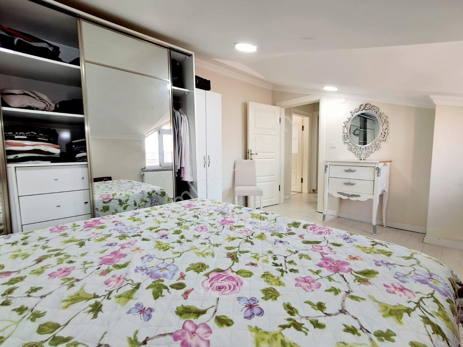 Gümüşyaka'da Denize 50 Metre-anayola Cepheli Tripleks Villa - Görsel 31