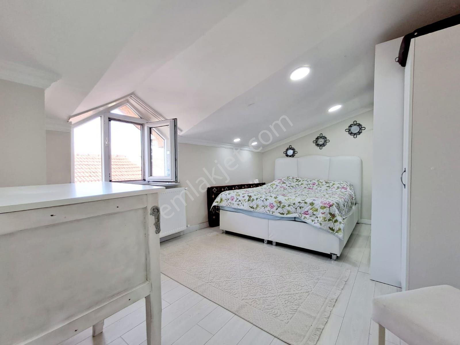 Gümüşyaka'da Denize 50 Metre-anayola Cepheli Tripleks Villa - Görsel 30