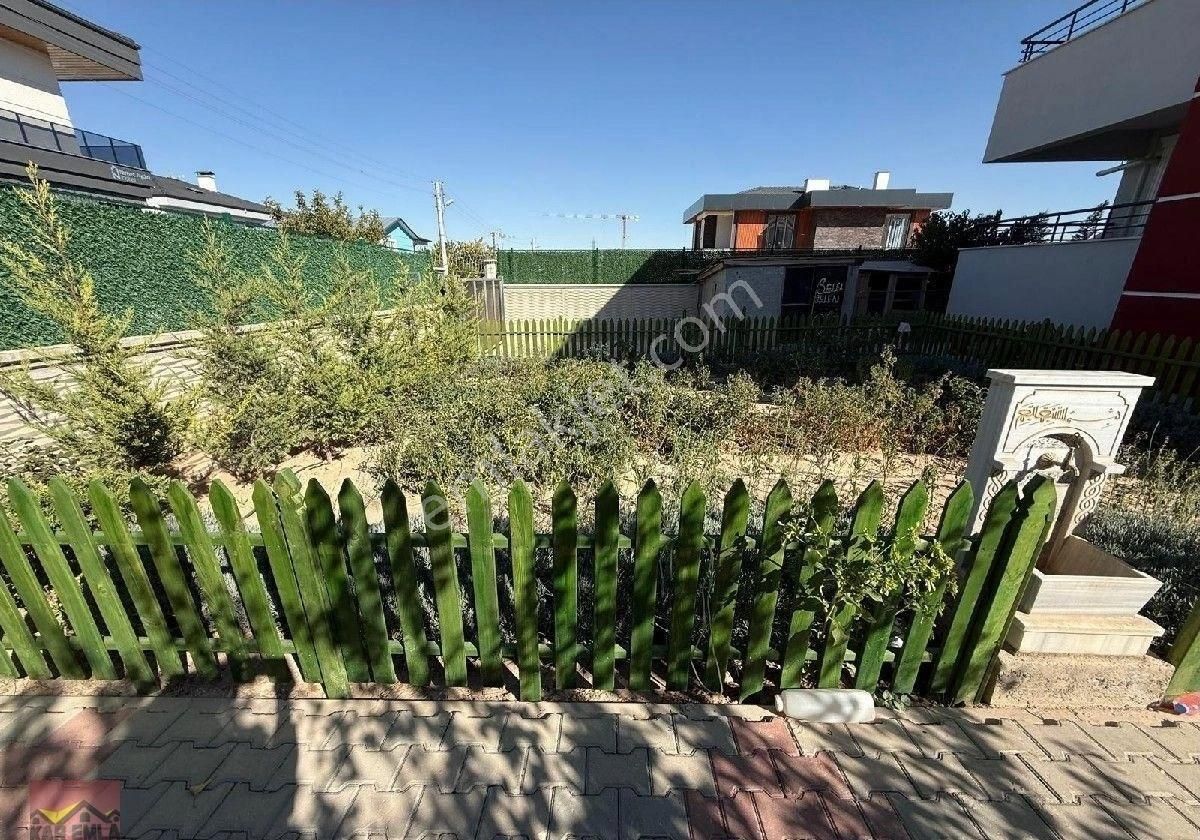 Stadyum Yakını 570m2 Arsa İçerisinde 2 Ayrı Girişli Daire - Görsel 24