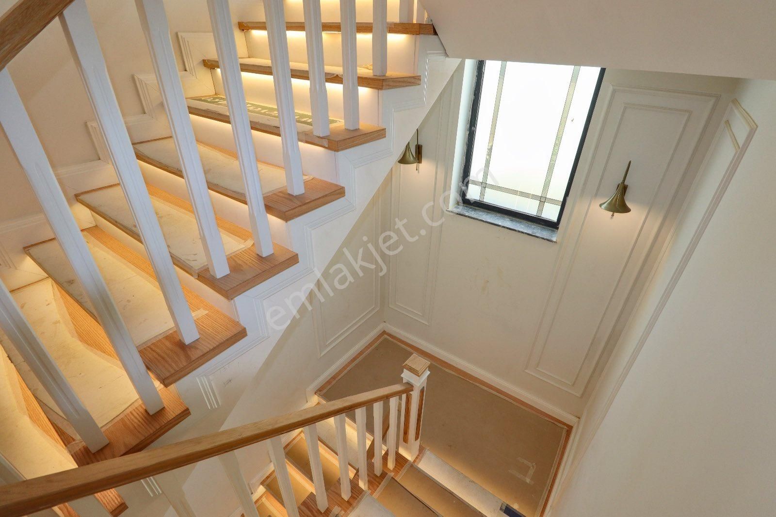 Mahmut İşler'den Altınoluk'ta Satılık Asansörlü Havuzlu Kona - Görsel 16